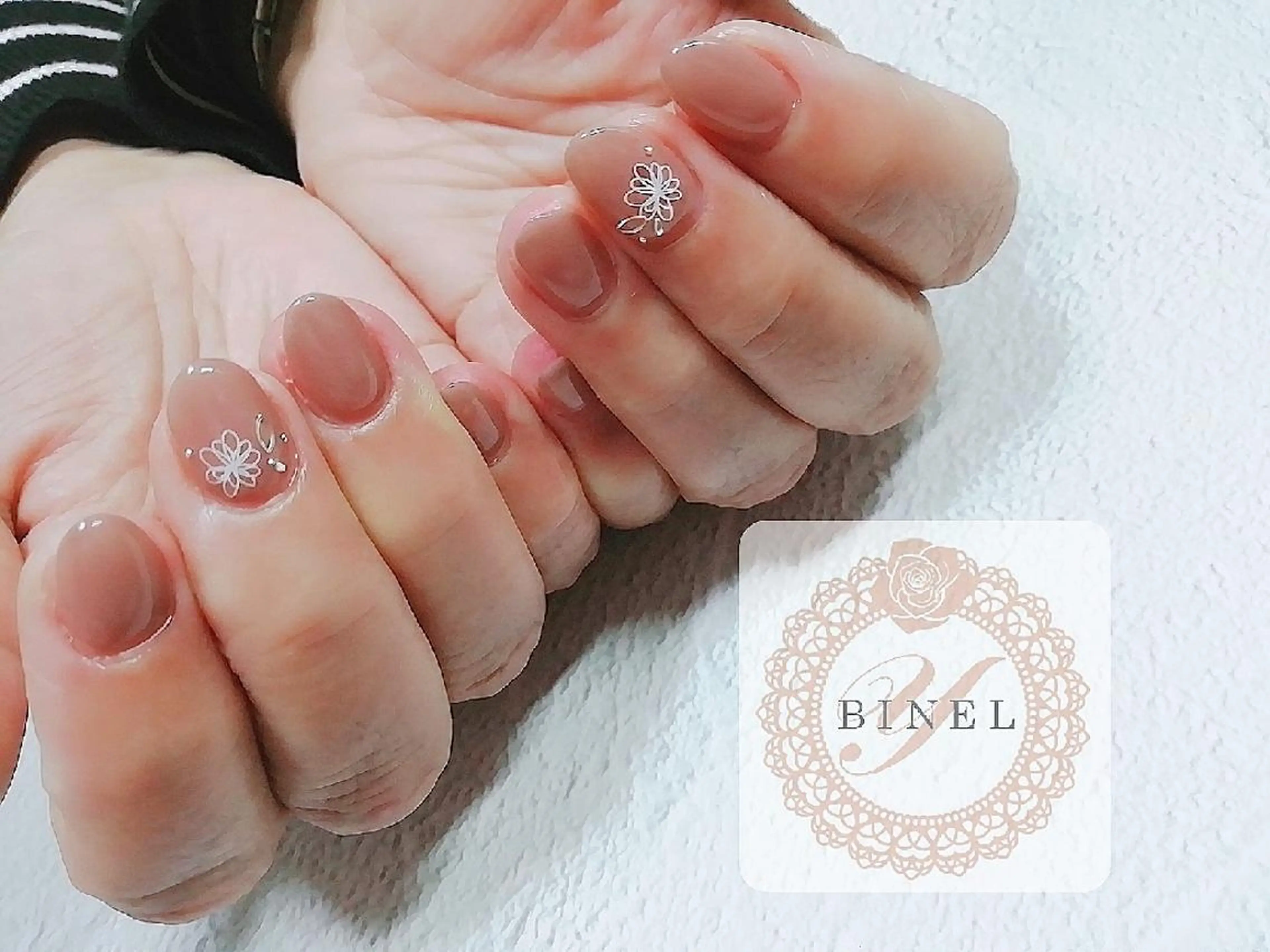 ネイル アートネイル フラワーネイル ワンカラーネイル ハンドネイル Nail Salon Y.BINELのネイルデザイン