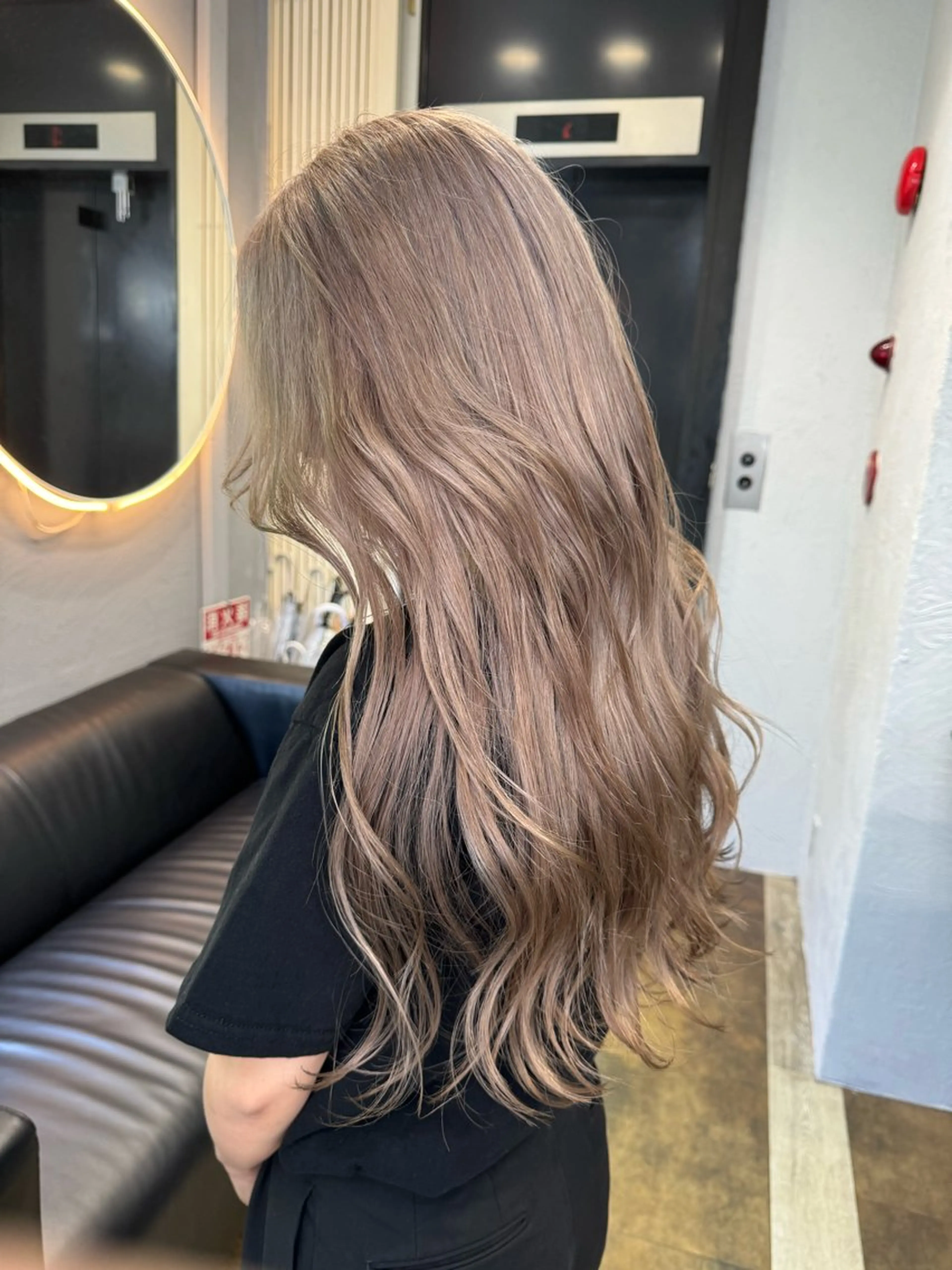 ミディアム カラー dao/ミルクティー /ブラウン/ブロンドのヘアスタイル