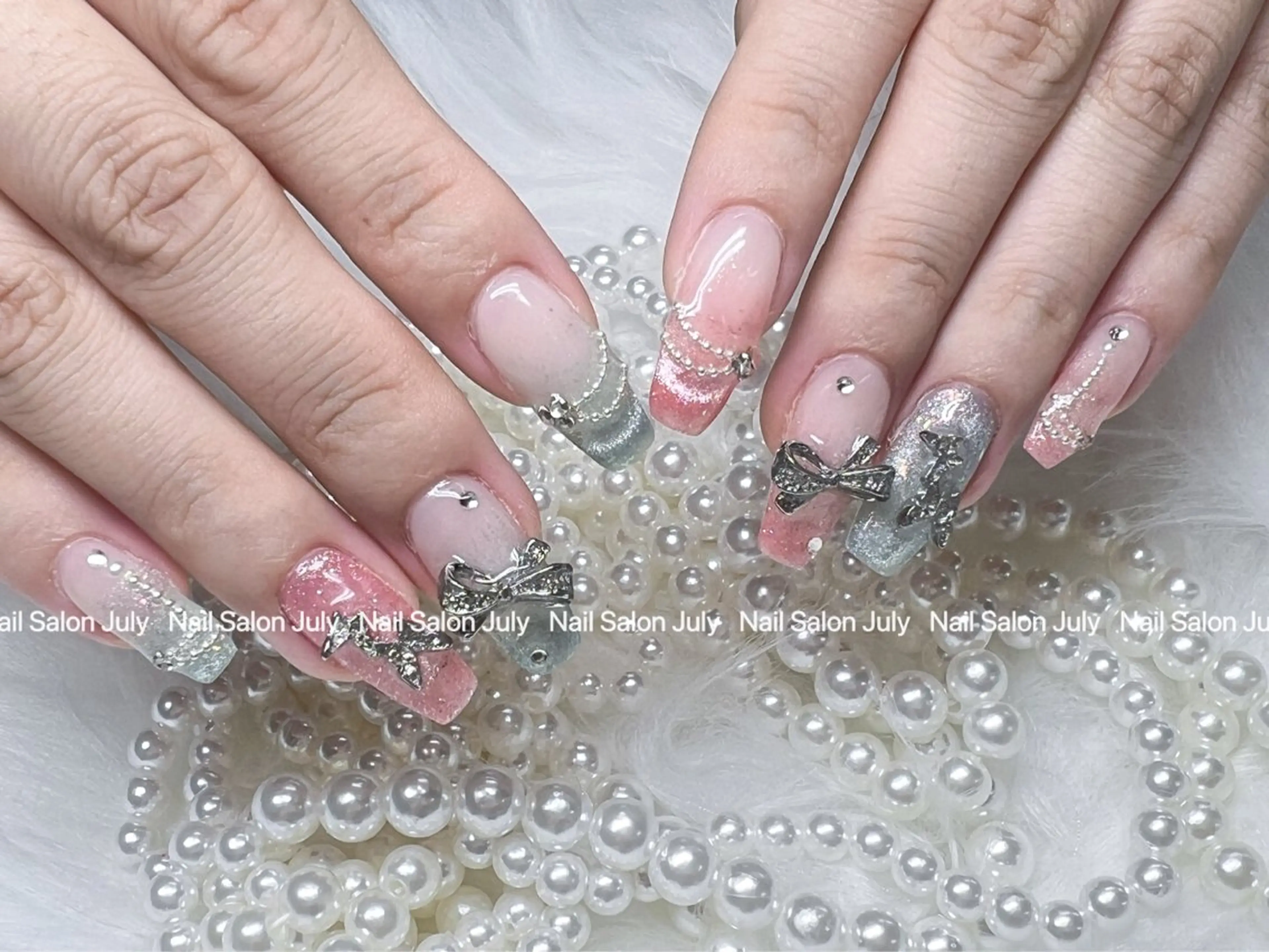 ネイル アートネイル オーロラネイル ジェルネイル ガーリー キラキラネイル July モモのネイルデザイン