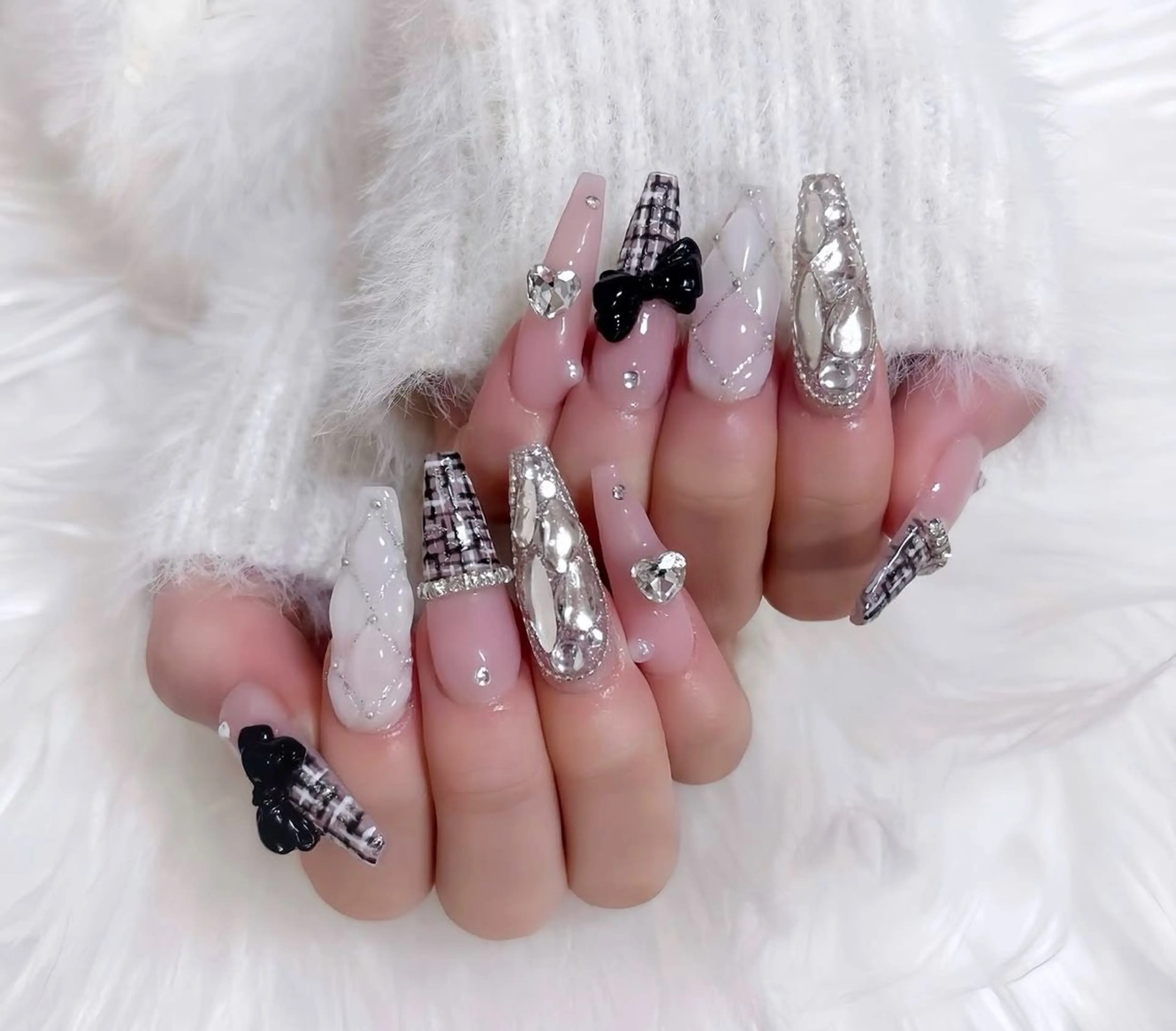 ネイル グラデーション キラキラネイル ワンカラーネイル 冬ネイル Jenn Nail Salonのネイルデザイン