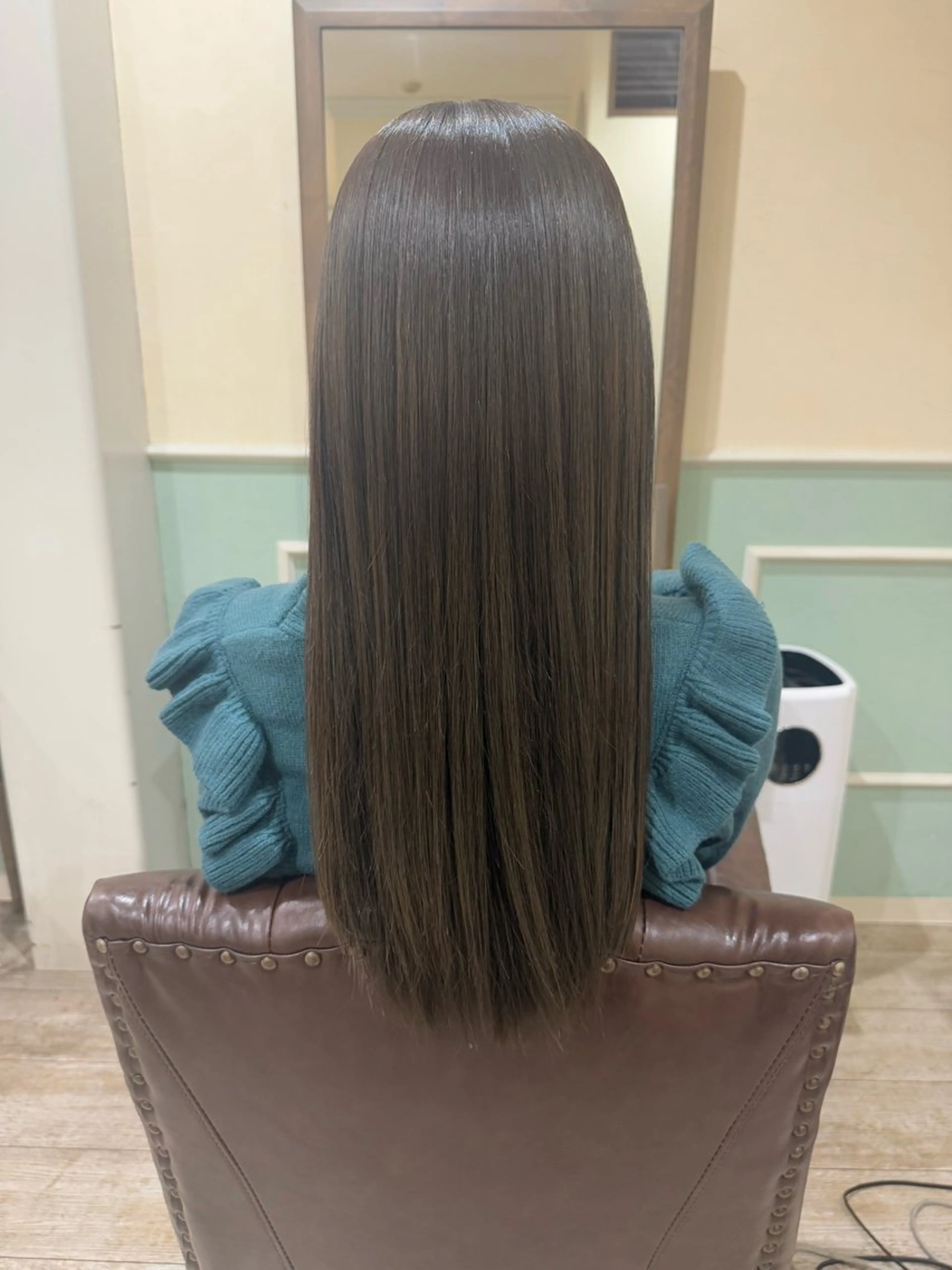 ロング カラー ヘアカラー 岡田 梨紗のヘアスタイル