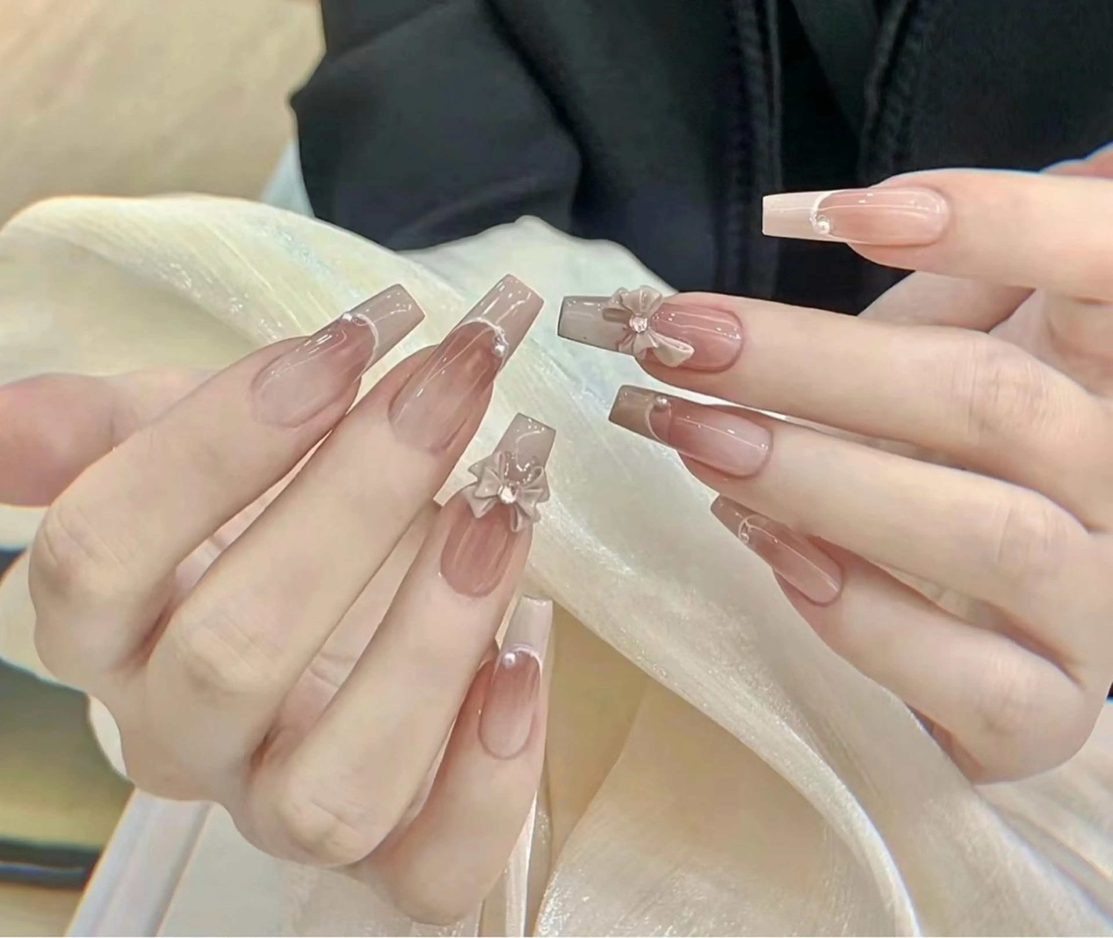 ネイル チークネイル 長さ出し フラワーネイル フレンチネイル ガーリー sun nail池袋 モデル募集のネイルデザイン