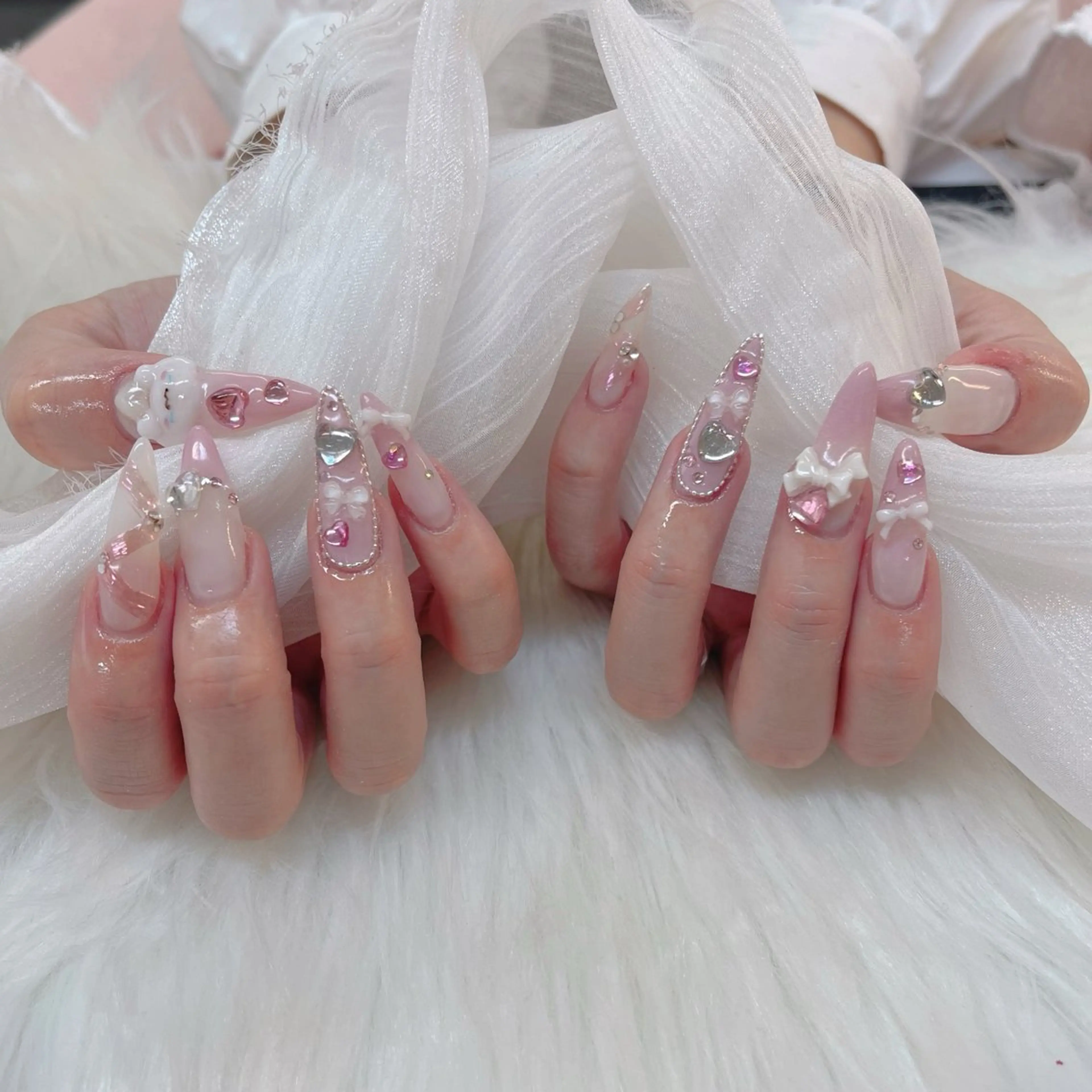 ネイル アートネイル スカルプネイル EYELASH SALON en.所属・⠀ ⠀ ⠀ 𝕟𝕖𝕚𝕣𝕠のネイルデザイン