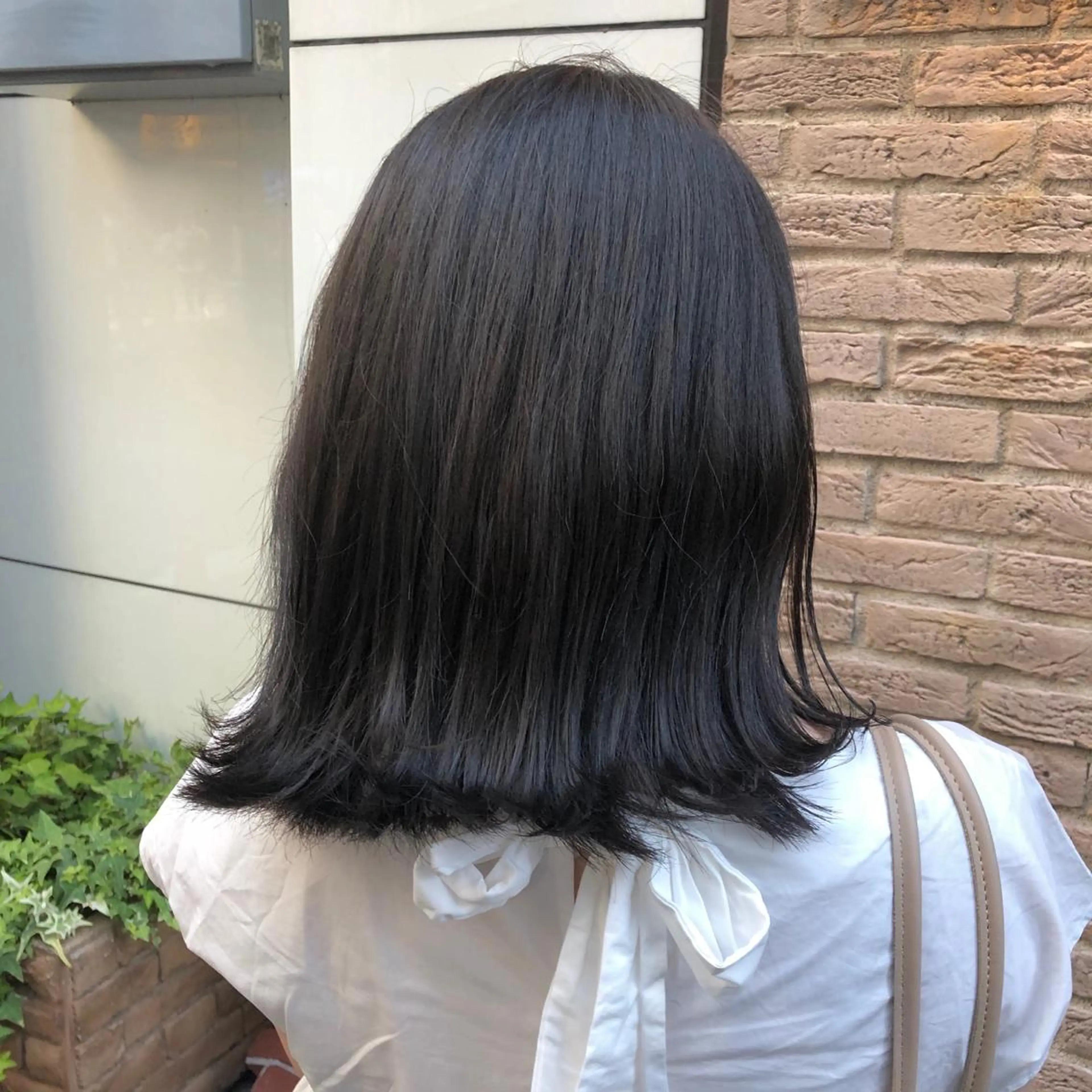 ミディアム カラー 黒髪 ブルーカラー ブルーブラック ，comma momoka🪄のヘアスタイル