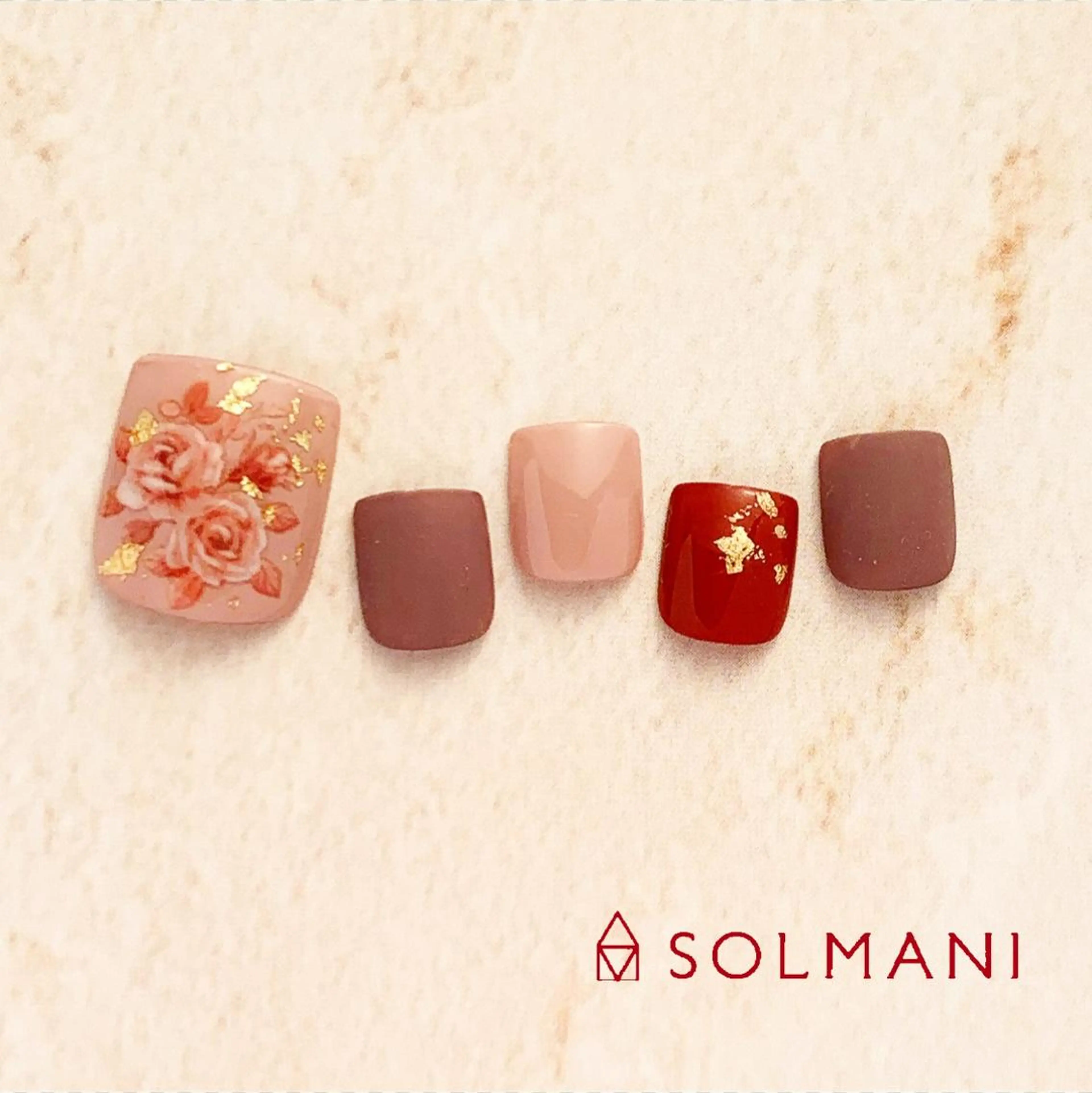 ネイル フットネイル SOLMANI 予約担当のネイルデザイン