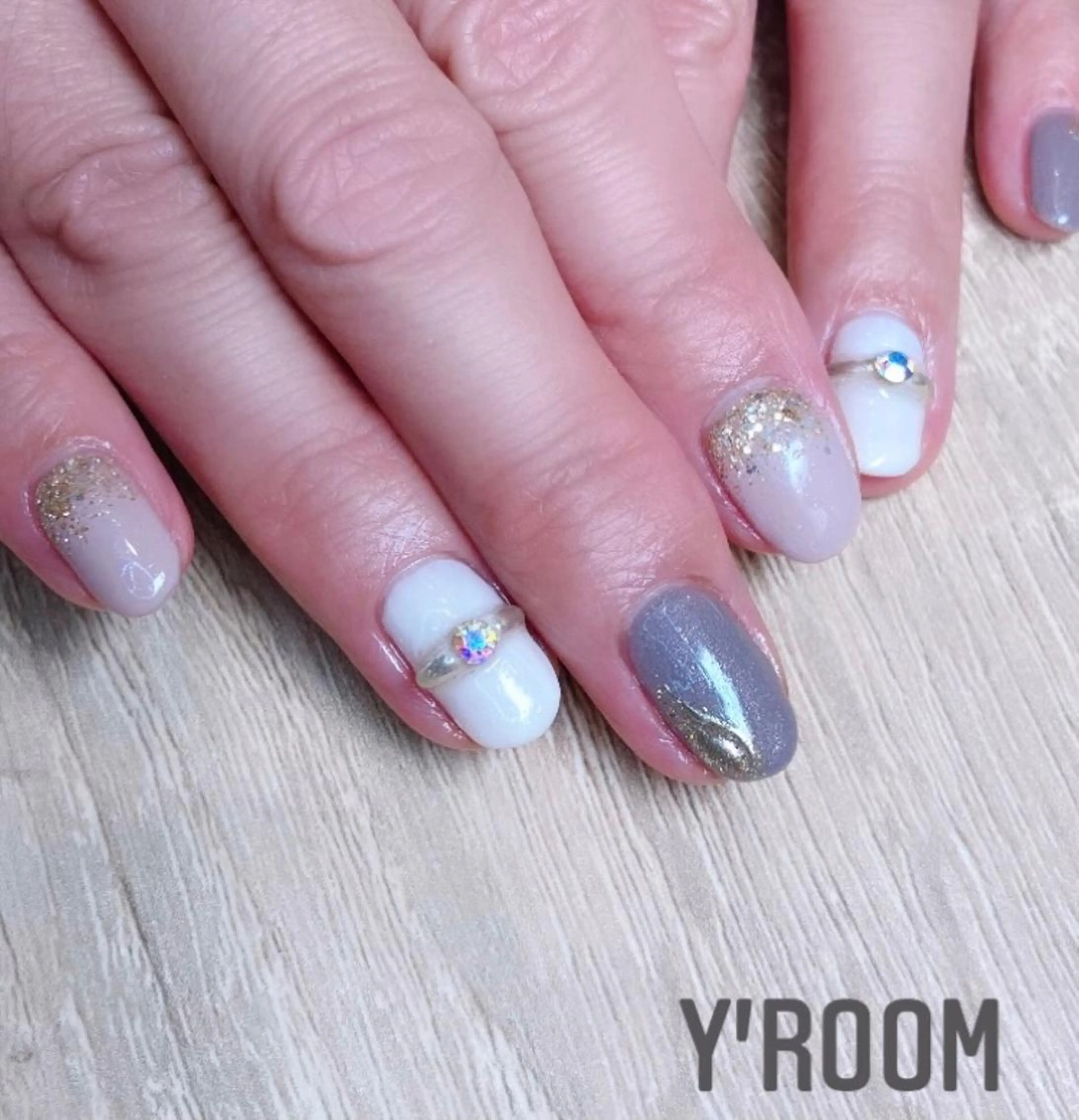 ネイル オーロラネイル フラッシュネイル フットネイル ジェルネイル 氷ネイル・うるうるネイル YUKA （ネイリスト）のネイルデザイン