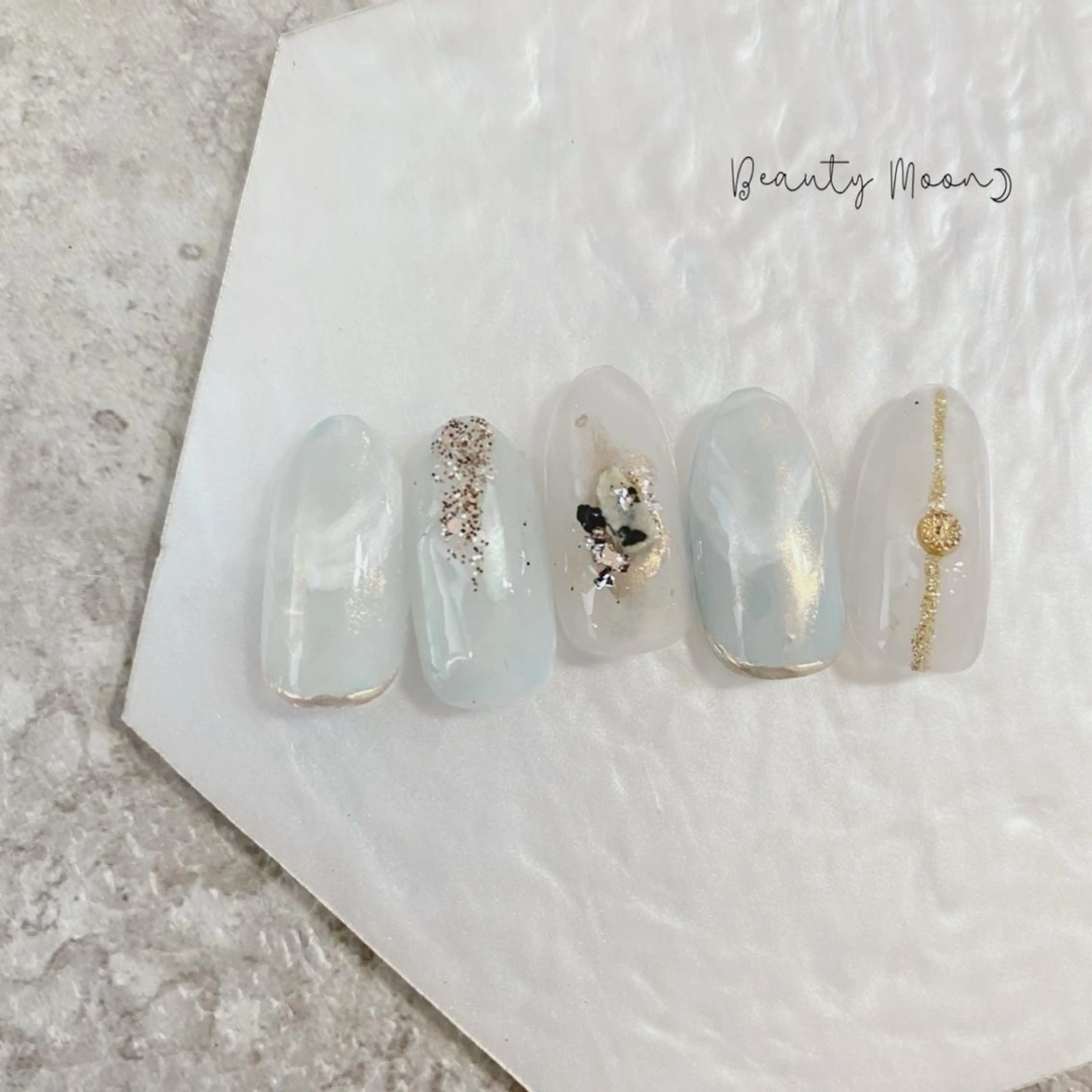 ネイル アートネイル ハート ミラーネイル ニュアンスネイル ハンドネイル beauty ☪︎moonのネイルデザイン