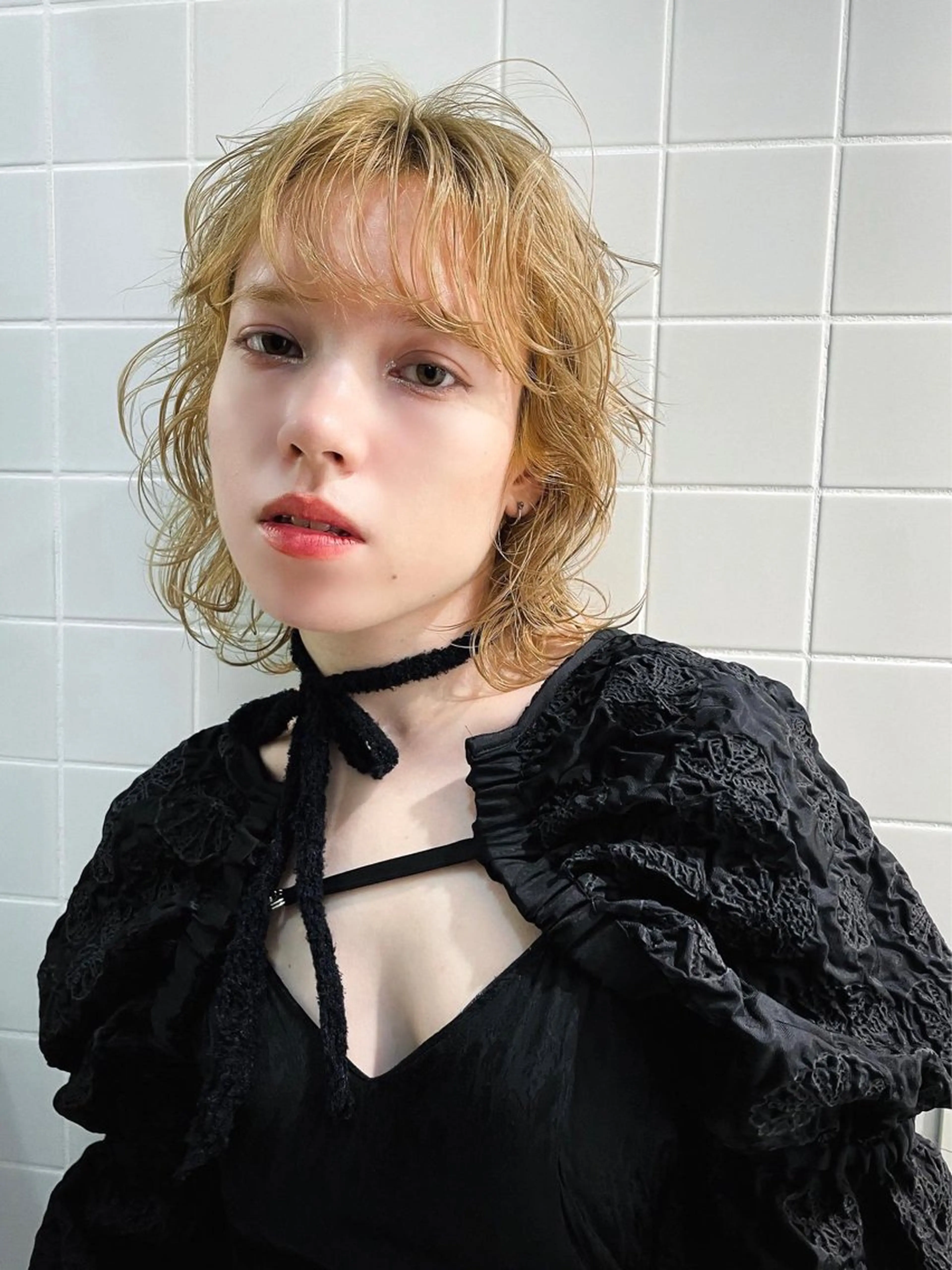 ミディアム azu ブリーチダブルカラーのヘアスタイル