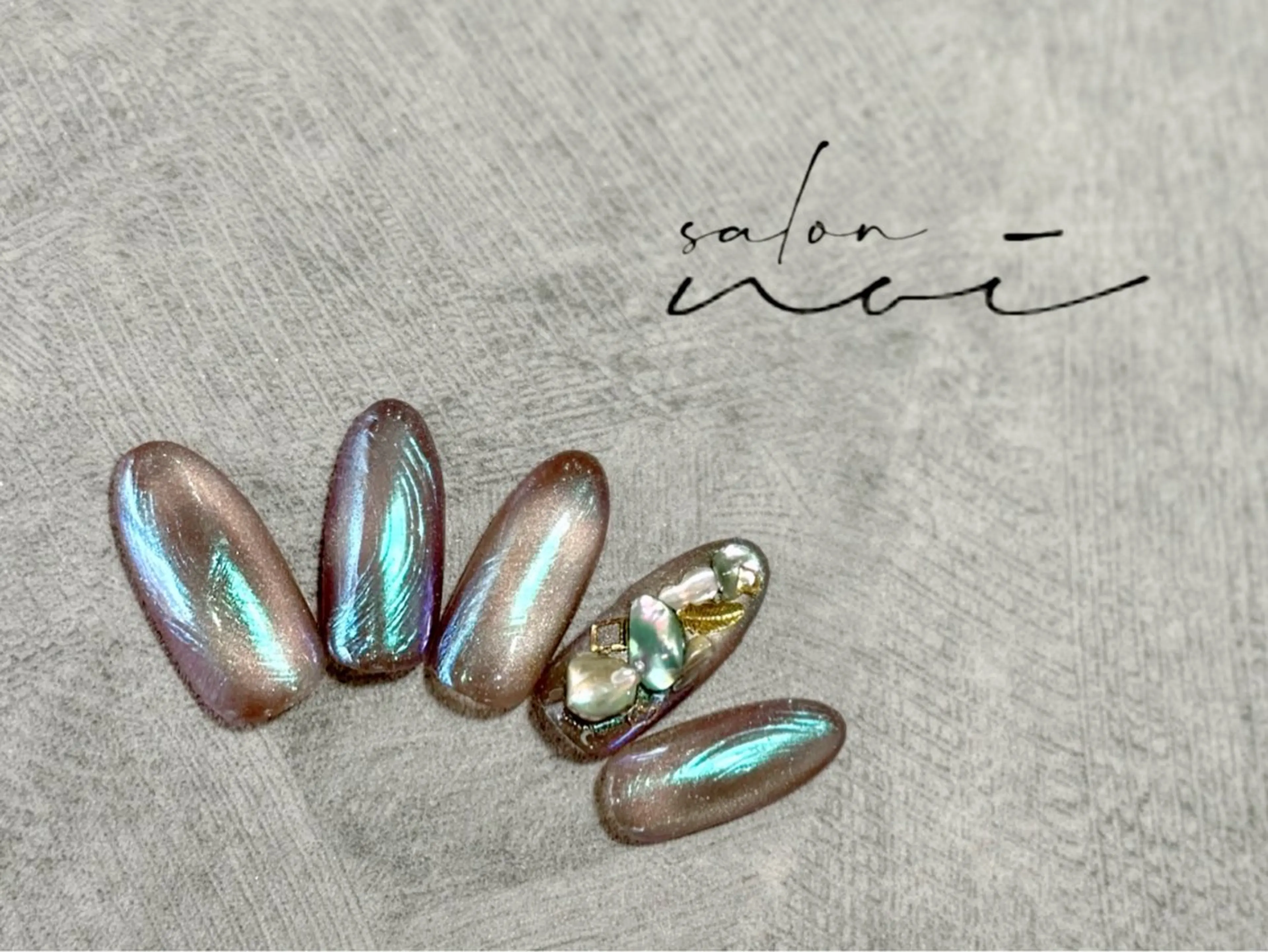 ネイル マグネットネイル ミラーネイル ハンドネイル salon noi所属・salon noiのネイルデザイン