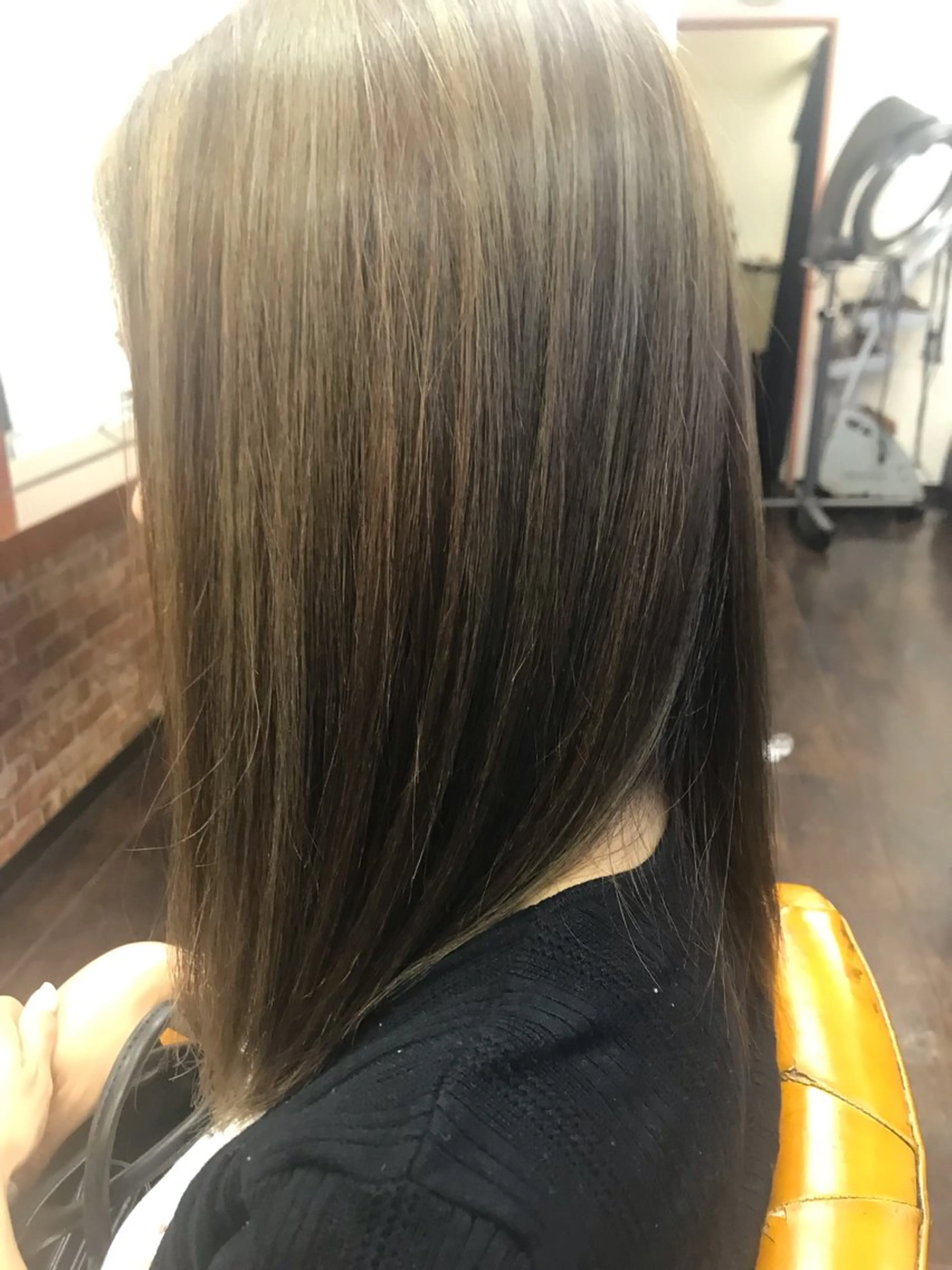 セミロング パーマ 桧山 真のヘアスタイル