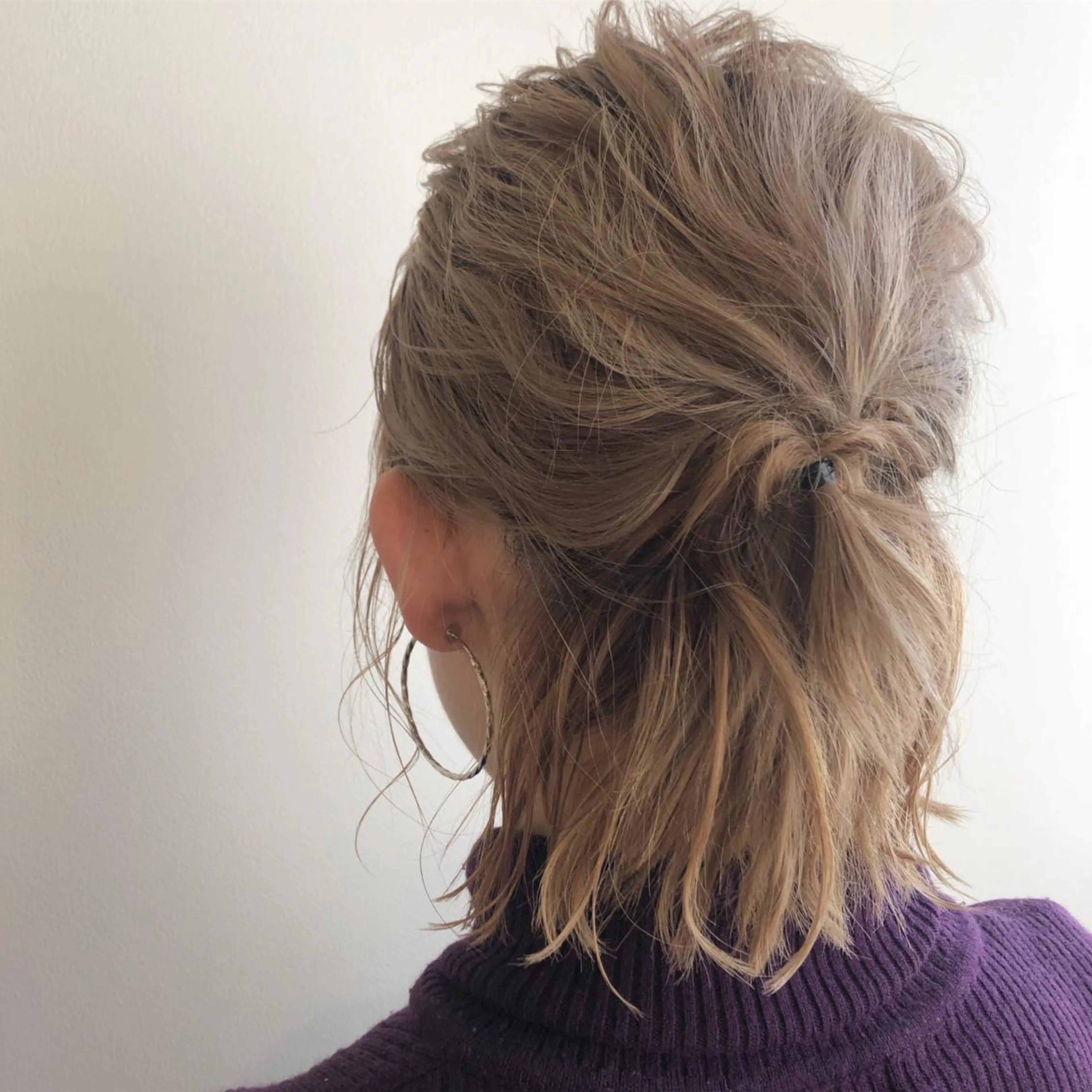 ショート カラー ヘアアレンジ MIOベージュカラー 柔らかいカラーのヘアスタイル