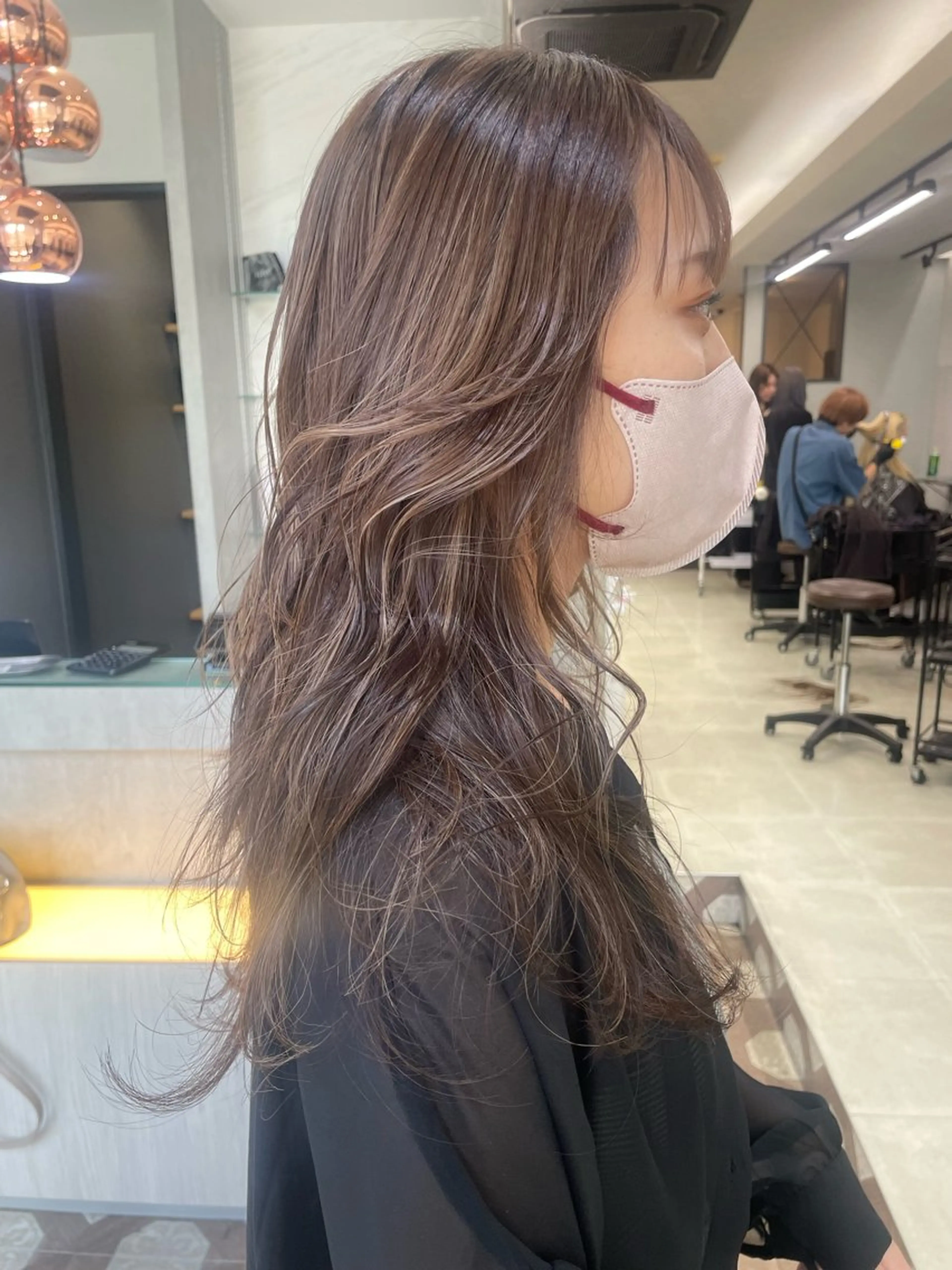 カラー ハイライトカラー AIRI layer cut hairのヘアスタイル