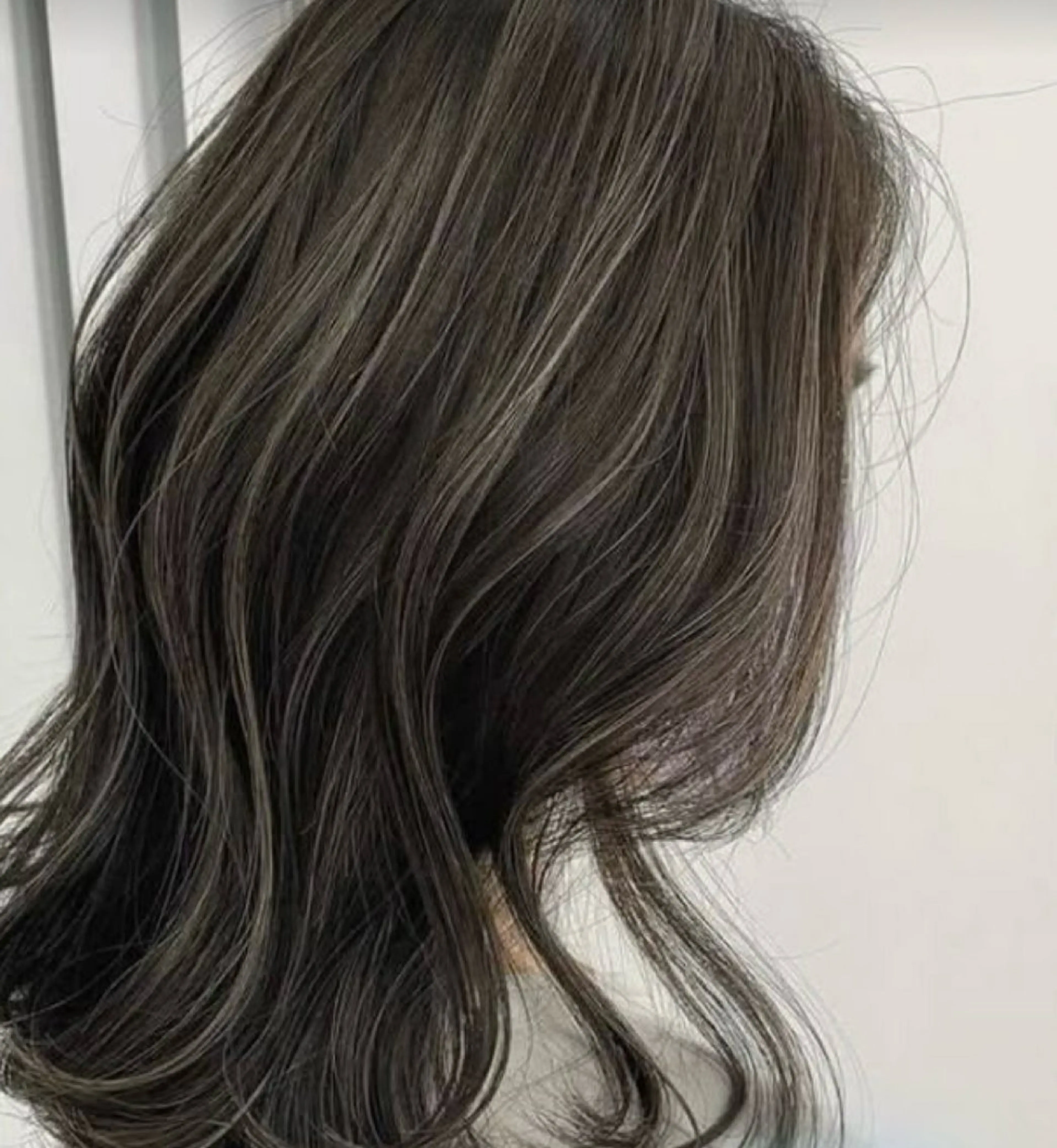 カラー 髙畑 璃音のヘアスタイル