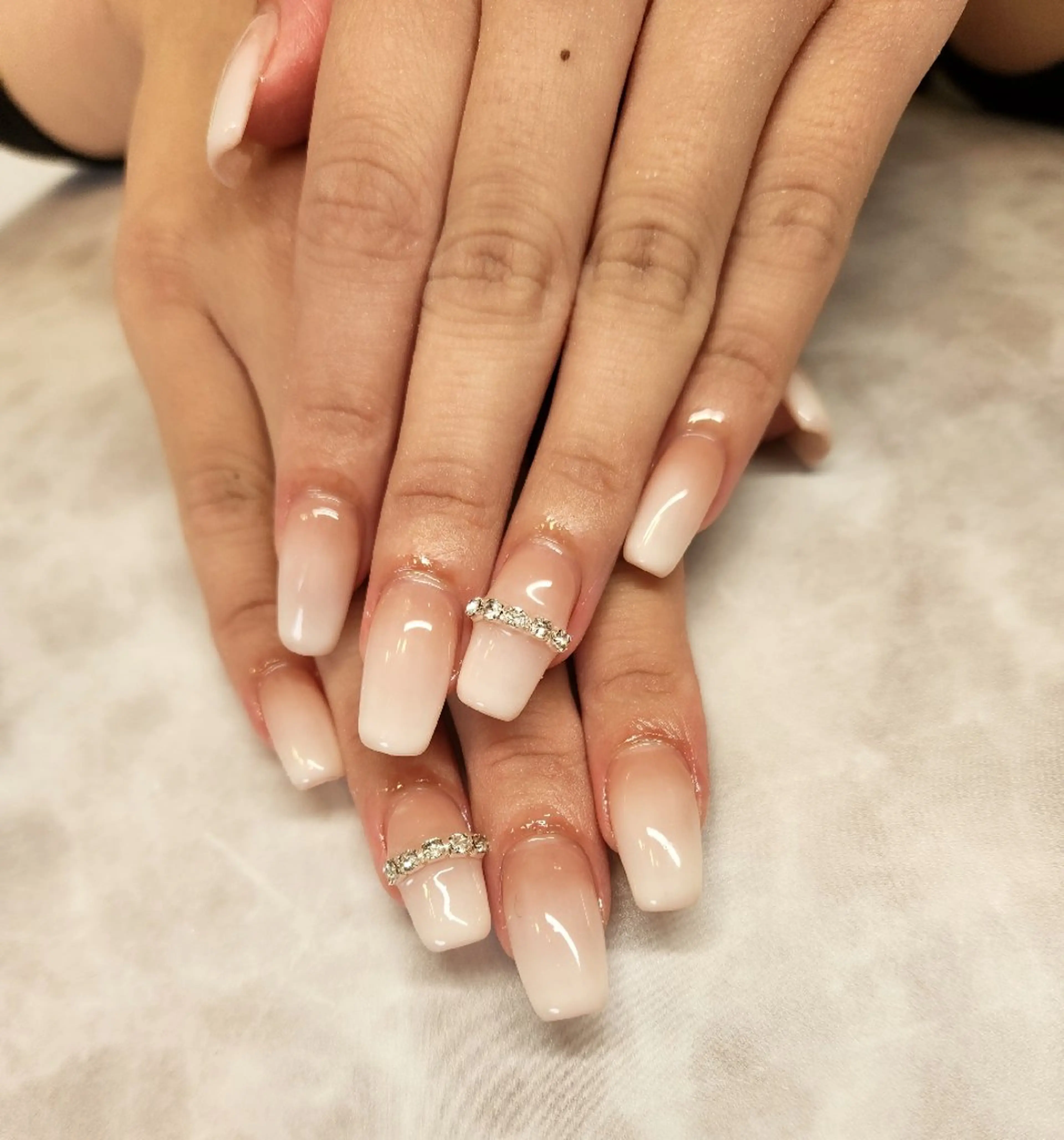 ネイル グラデーション I.プライベートネイルサロン所属・I.プライベート ネイルサロンの眉毛・アイブロウイメージ