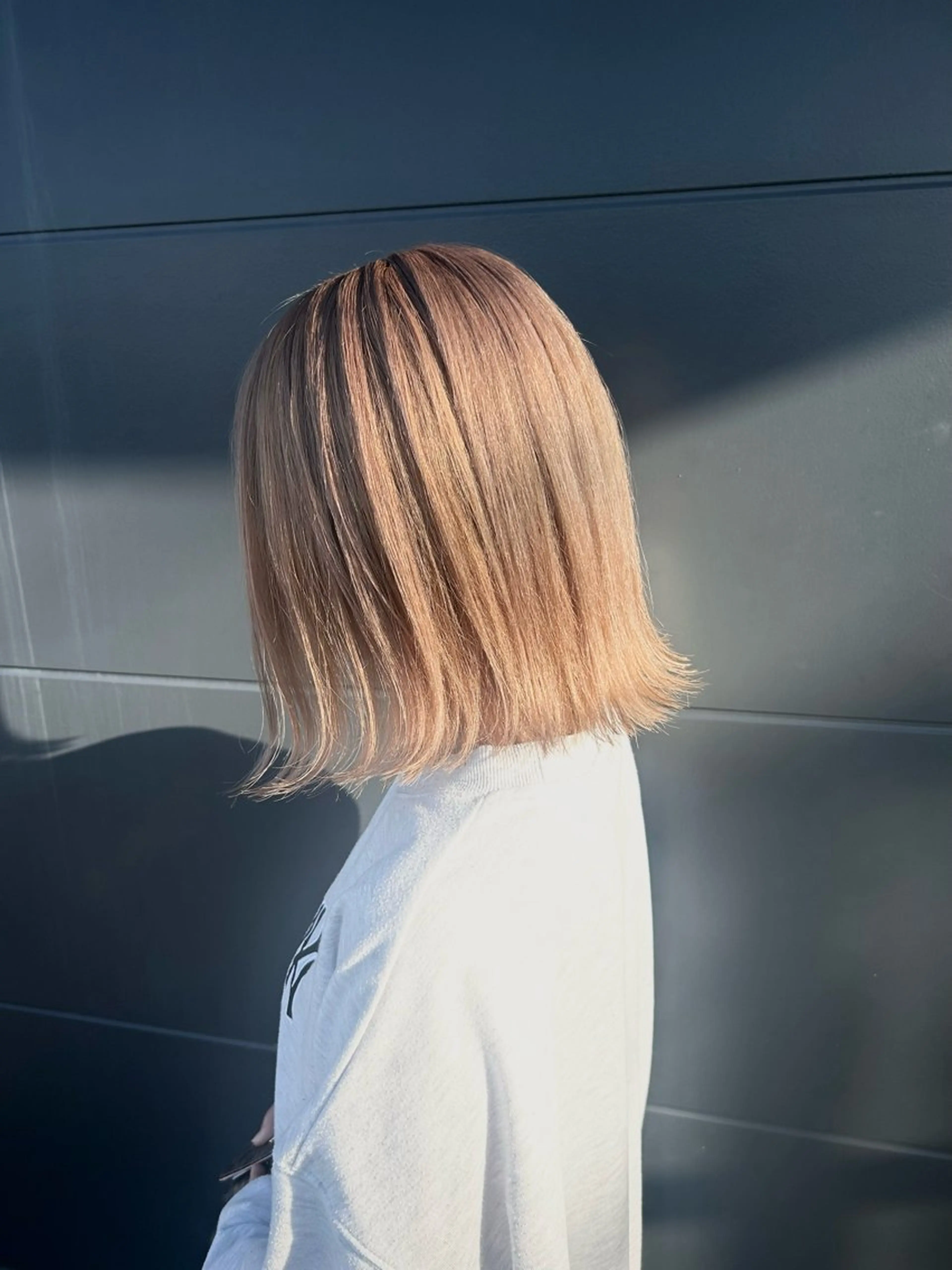 ミディアム カラー ベージュカラー ハイトーンカラー ミルクティーベージュ Emitas.三年坂所属・Emitas.　井上 真奈美のヘアスタイル