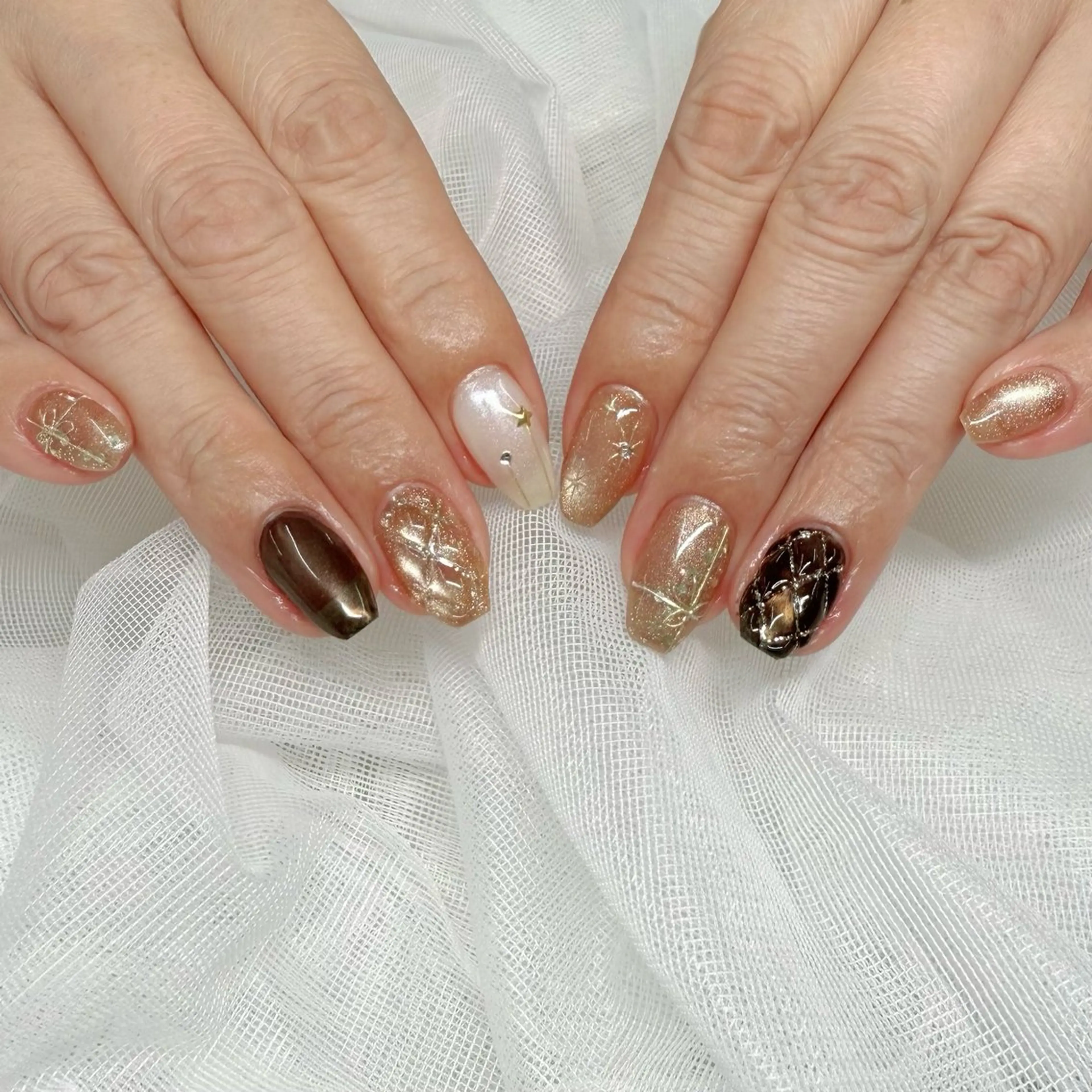 ネイル ブラウン ゴールド マグネットネイル ミラーネイル 冬ネイル Amie NAILのネイルデザイン