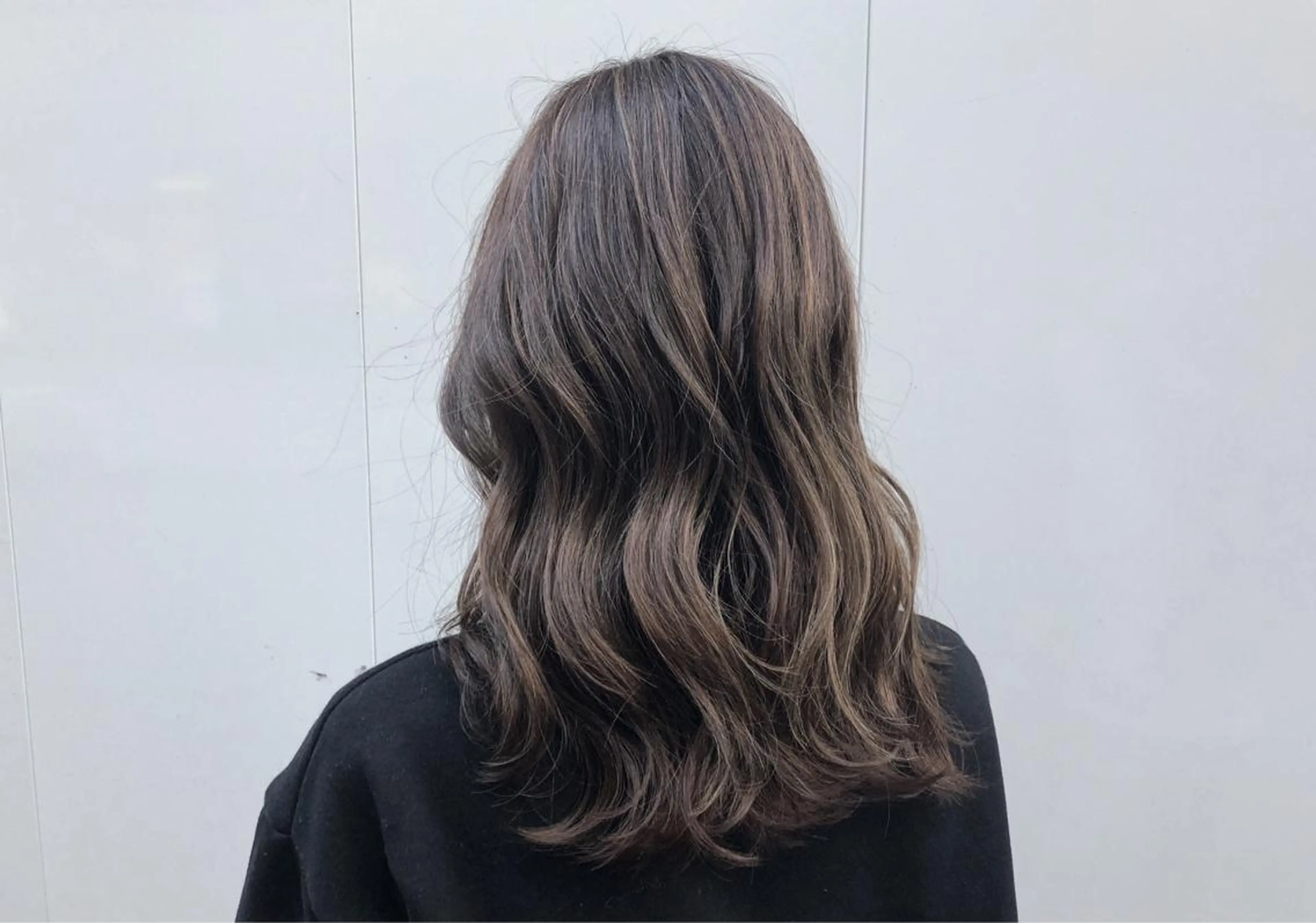 セミロング カラー 透明感カラー ハイライトカラー ハイライト 🌈髪質改善カラーの 🌈坂本侑樹のヘアスタイル