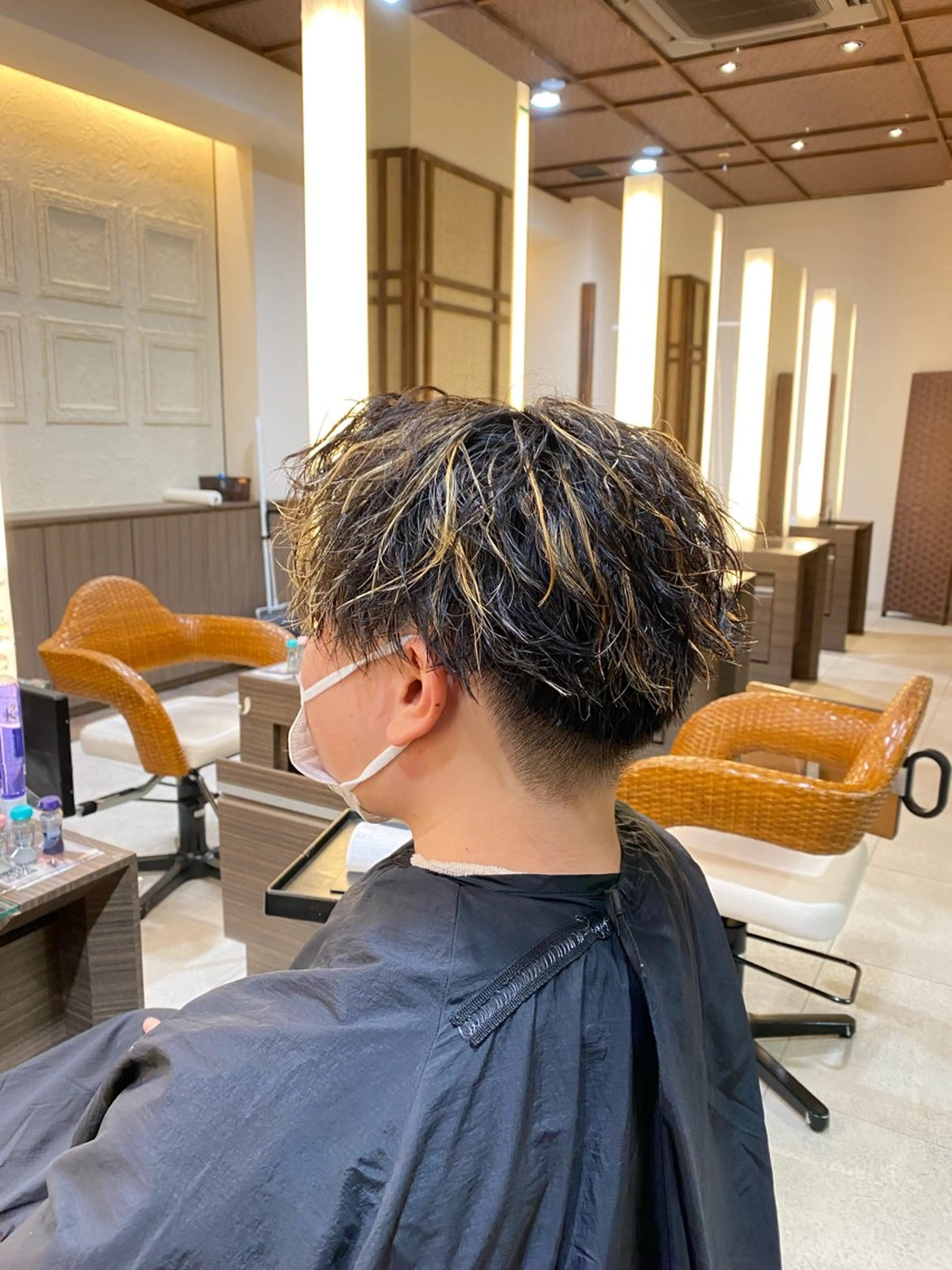 カラー パーマ メンズ カット ヘアカラー スパイラル波巻き パーマ井本汰壱のヘアスタイル