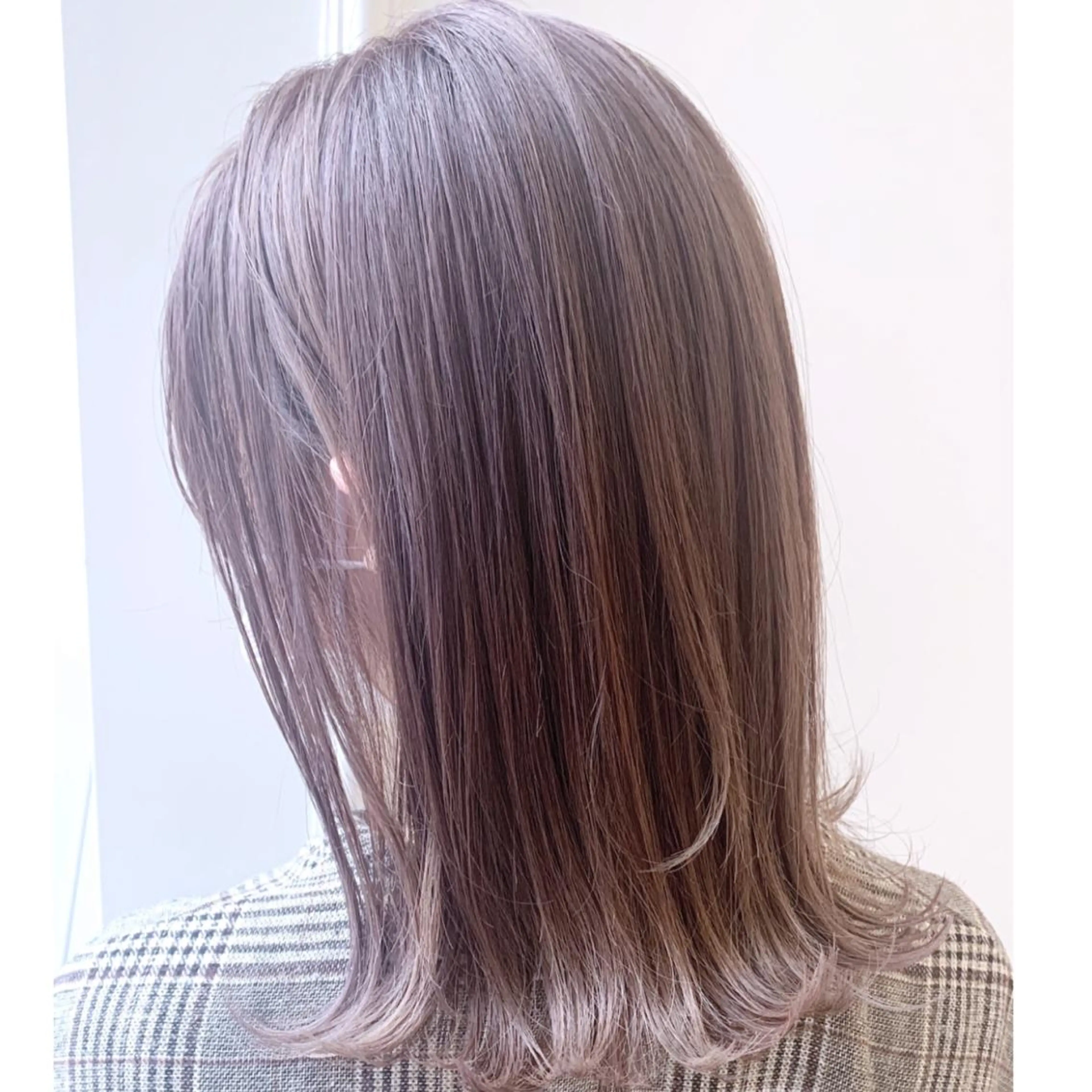 ミディアム ブリーチなしダブル/ レイヤーカット 小棹のヘアスタイル