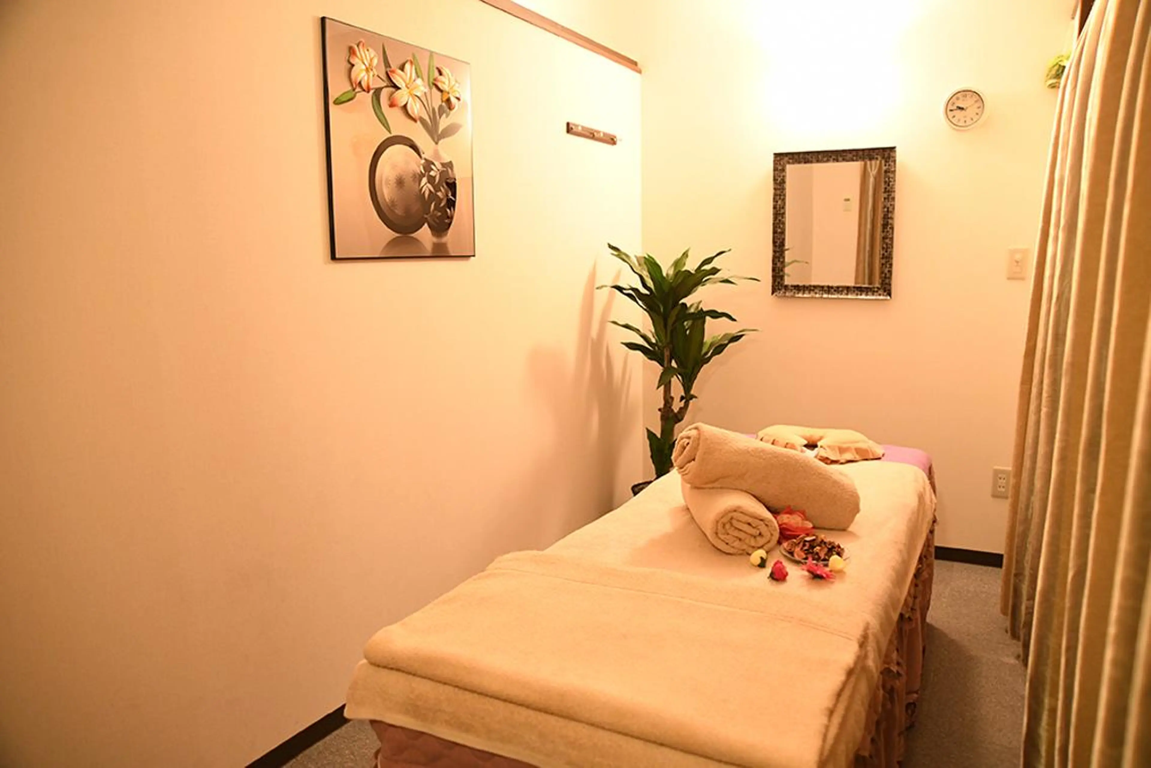 【人気組合】全身リンパオイル60分+足裏30分+ヘッド10分 計100分7900円の写真