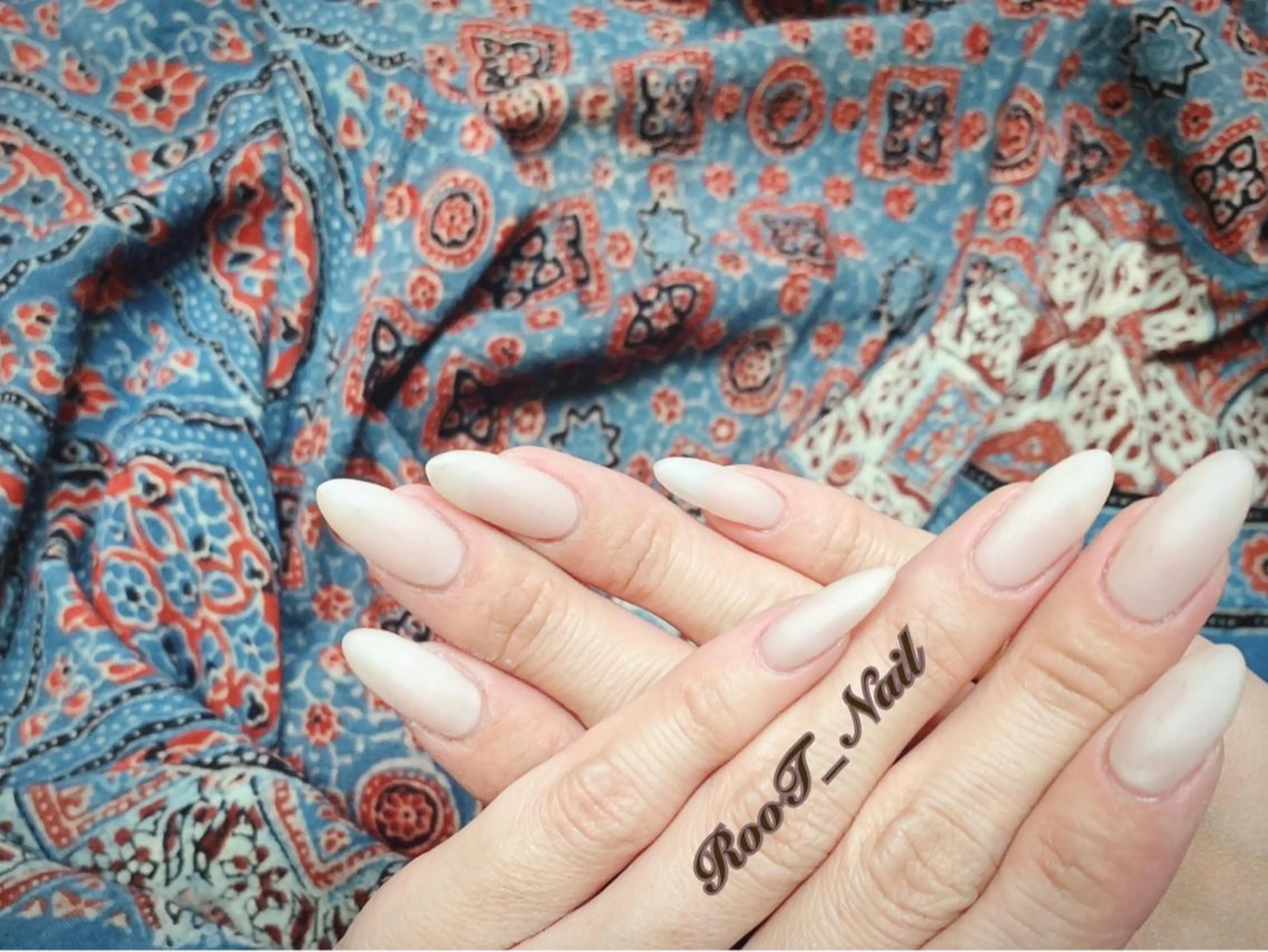 シンプル ネイル (オフなし)の写真