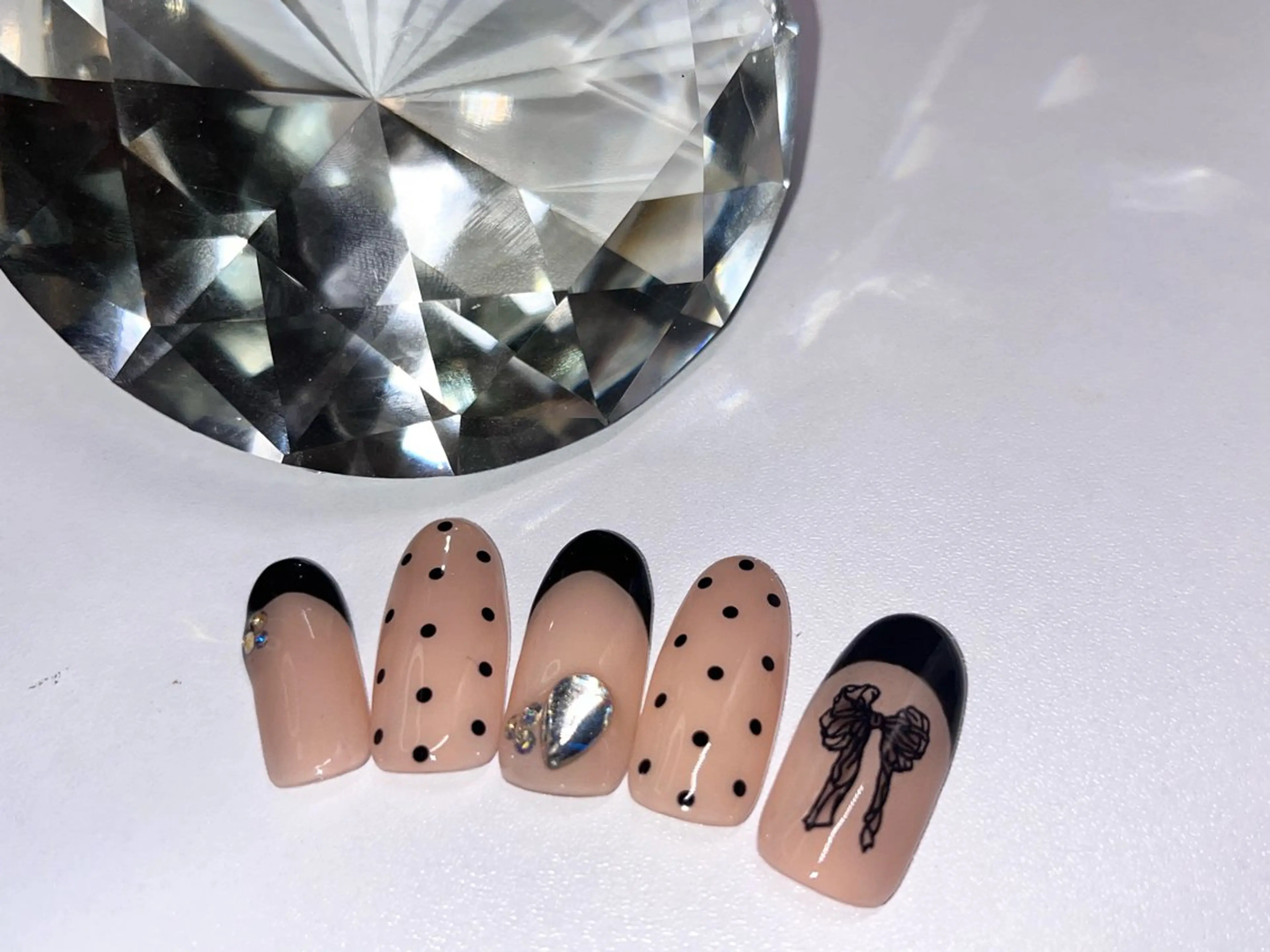 ネイル ドット フレンチネイル ガーリー オフィスネイル リボン ハンドネイル プライベートサロン N's Nailのネイルデザイン