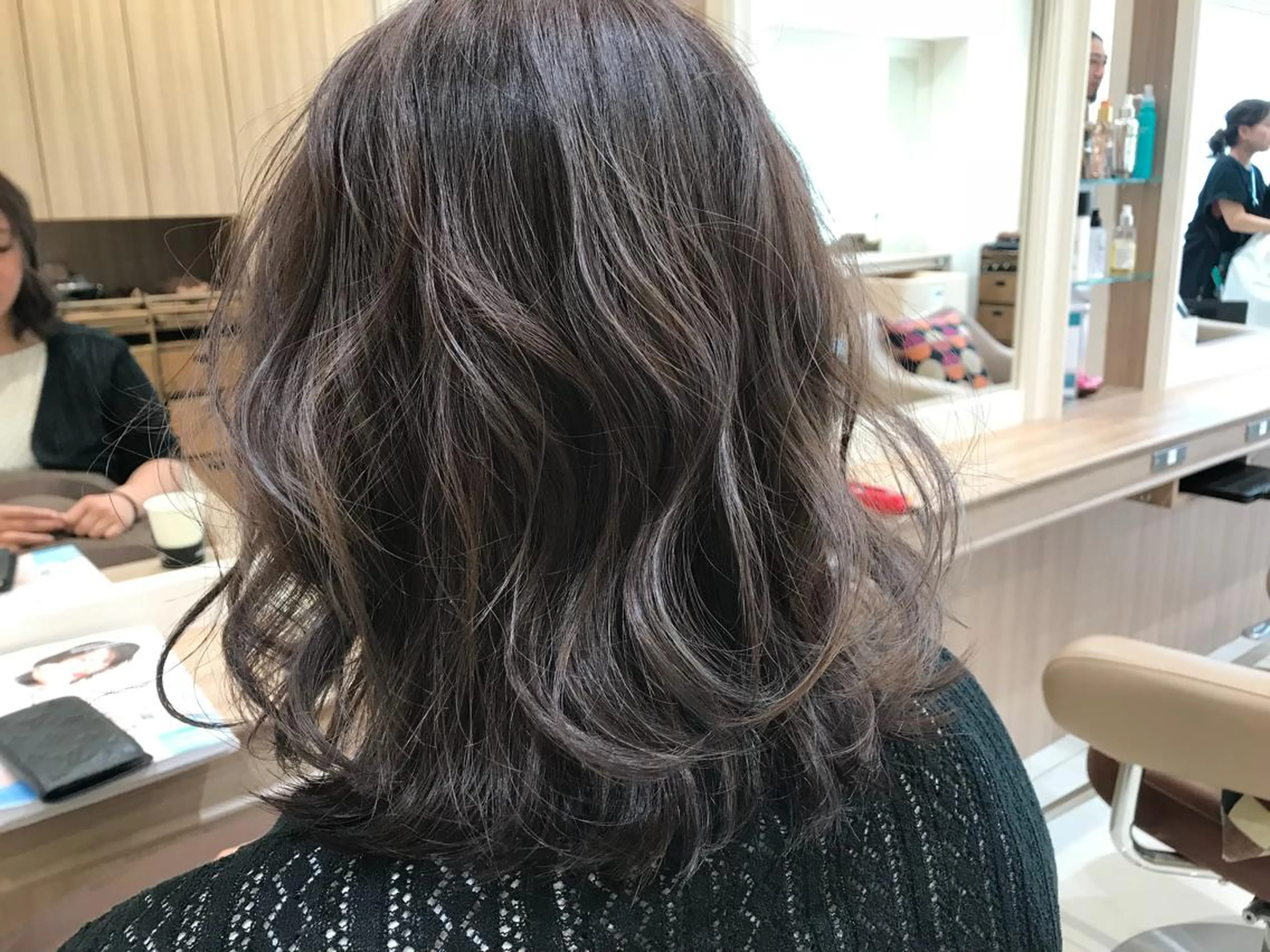 ショート カラー 透明感カラー グレージュ パープルカラー パープルグレージュ ウエモト　タク ショート/レイヤーのヘアスタイル