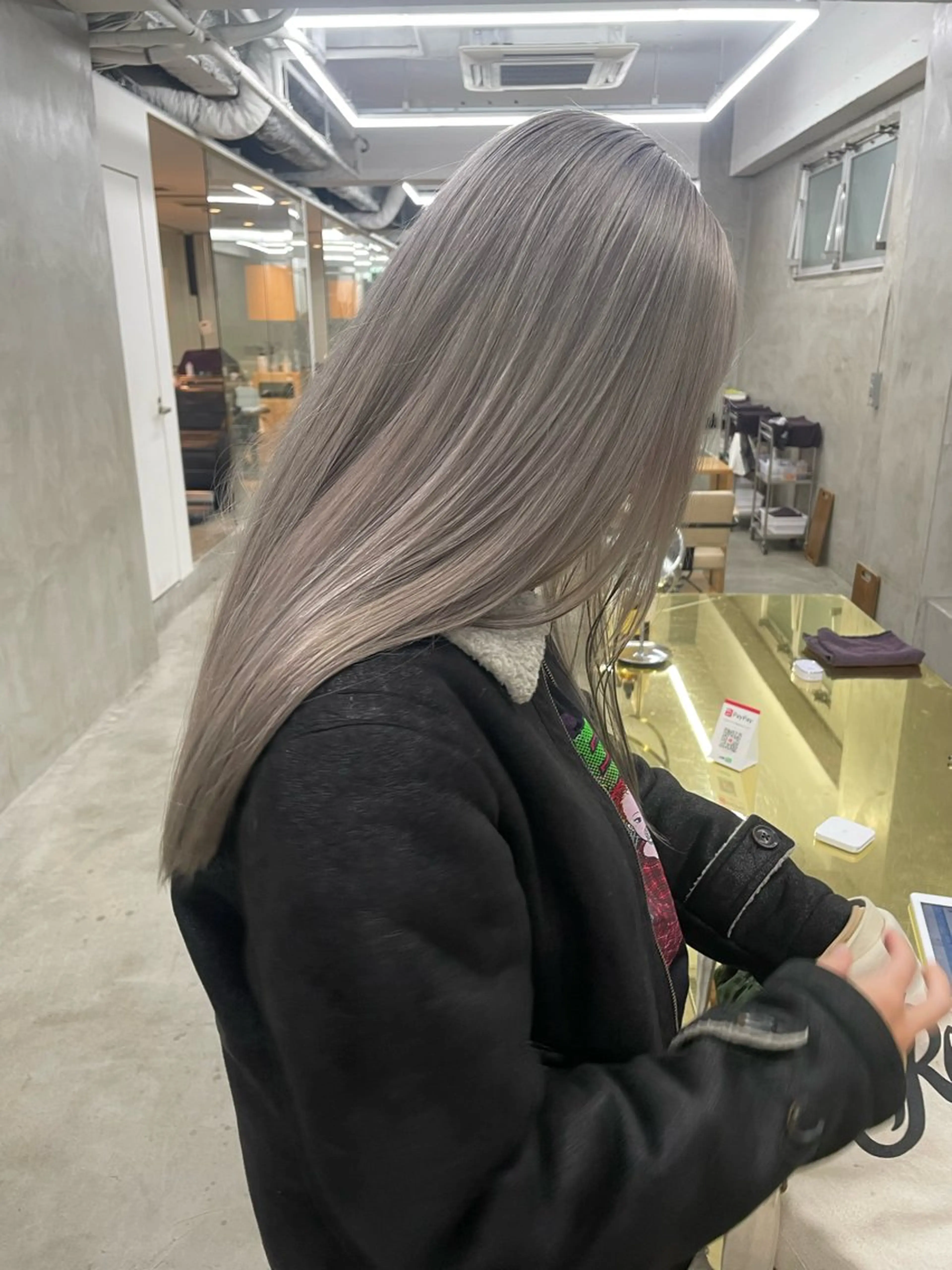 カラー シルバー ホワイトシルバー ヘアカラー トリートメント ハイトーン/レイヤー 🌸さくらのヘアスタイル