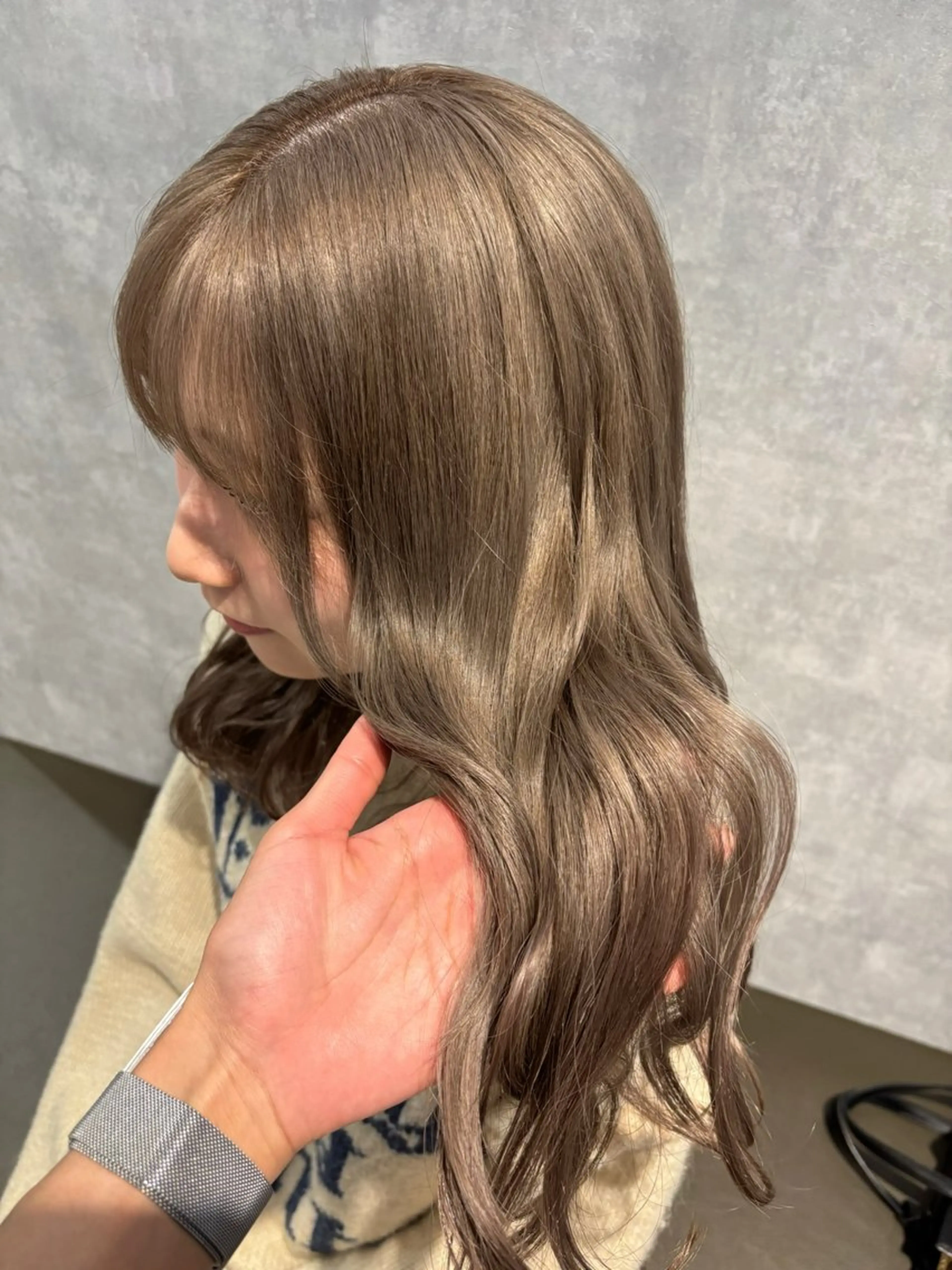 セミロング 🌐NATSUMI 🌐【寒色カラー】のヘアスタイル