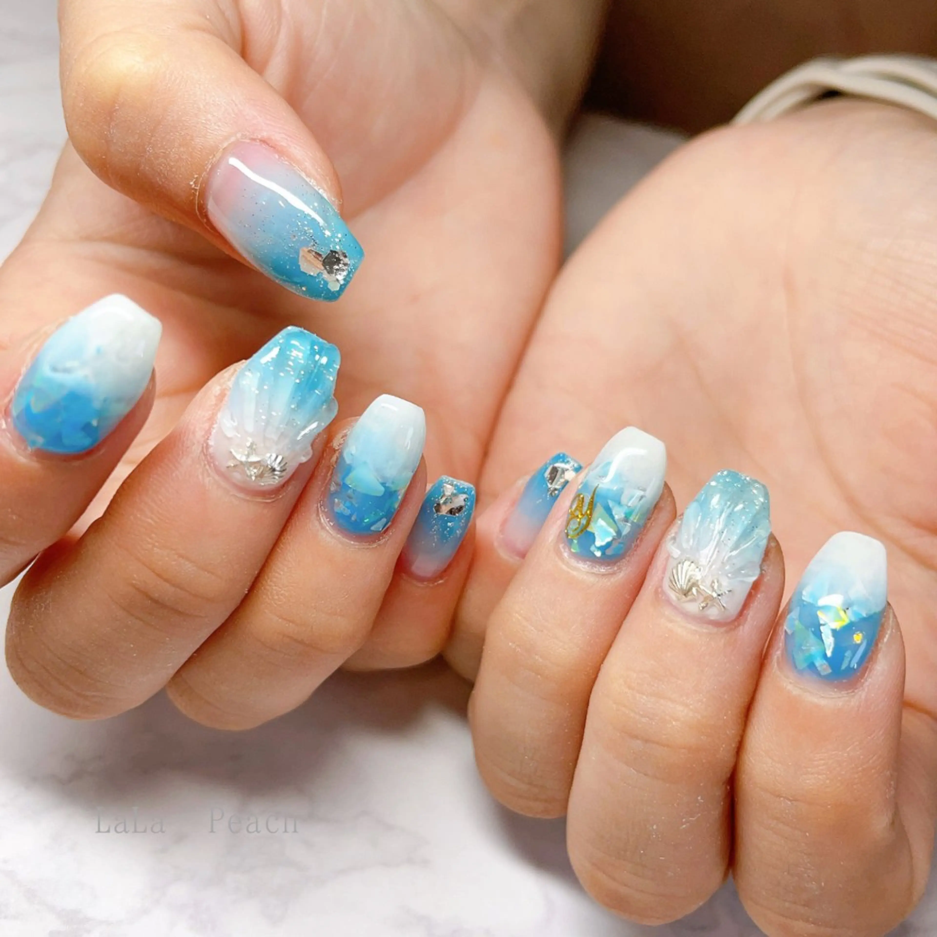 グラデーションネイル #ネイルデザイン #マーメイドネイル #水色ネイル