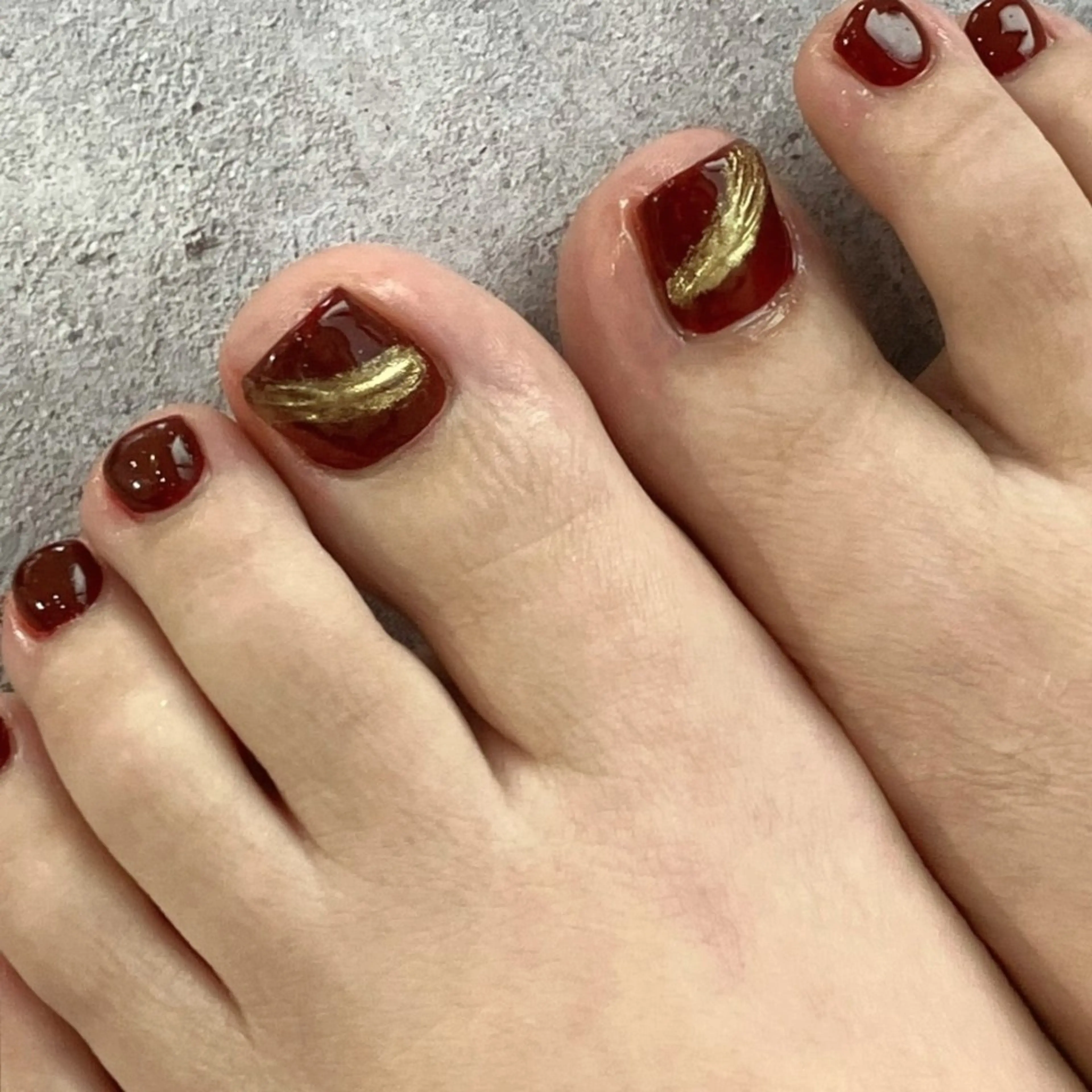 ネイル ボルドー フットネイル ミラーネイル ワンカラーネイル フットネイル felicita服部店所属・felicita fumi♡のネイルデザイン