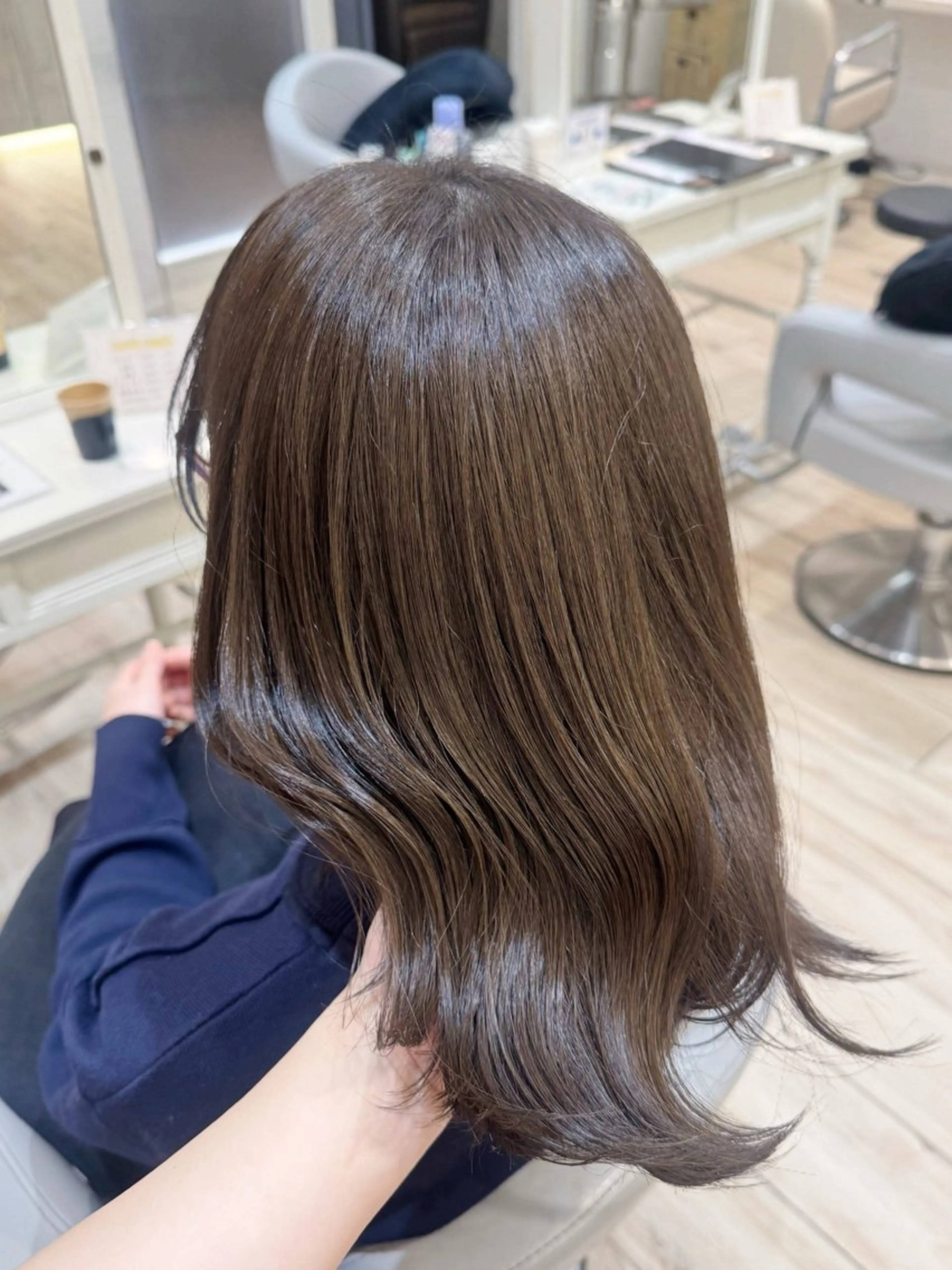 ミディアム カラー アッシュ カット ヘアカラー トリートメント 成田 悠里【鶴見 BONECCA】のヘアスタイル