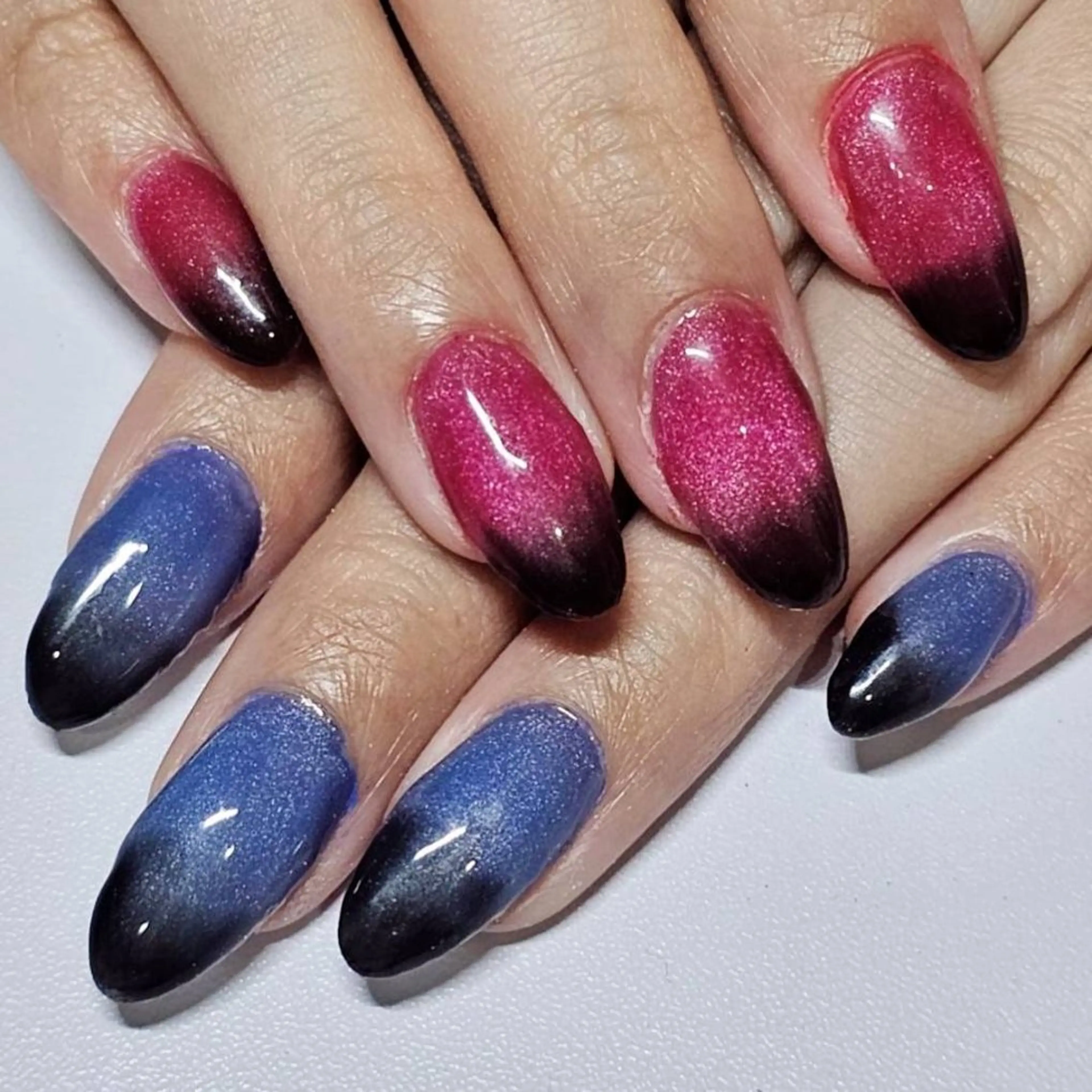 ネイル ブルー グラデーション ラメ(グリッター) マグネットネイル 赤色 ハンドネイル よしだ ひろきのネイルデザイン