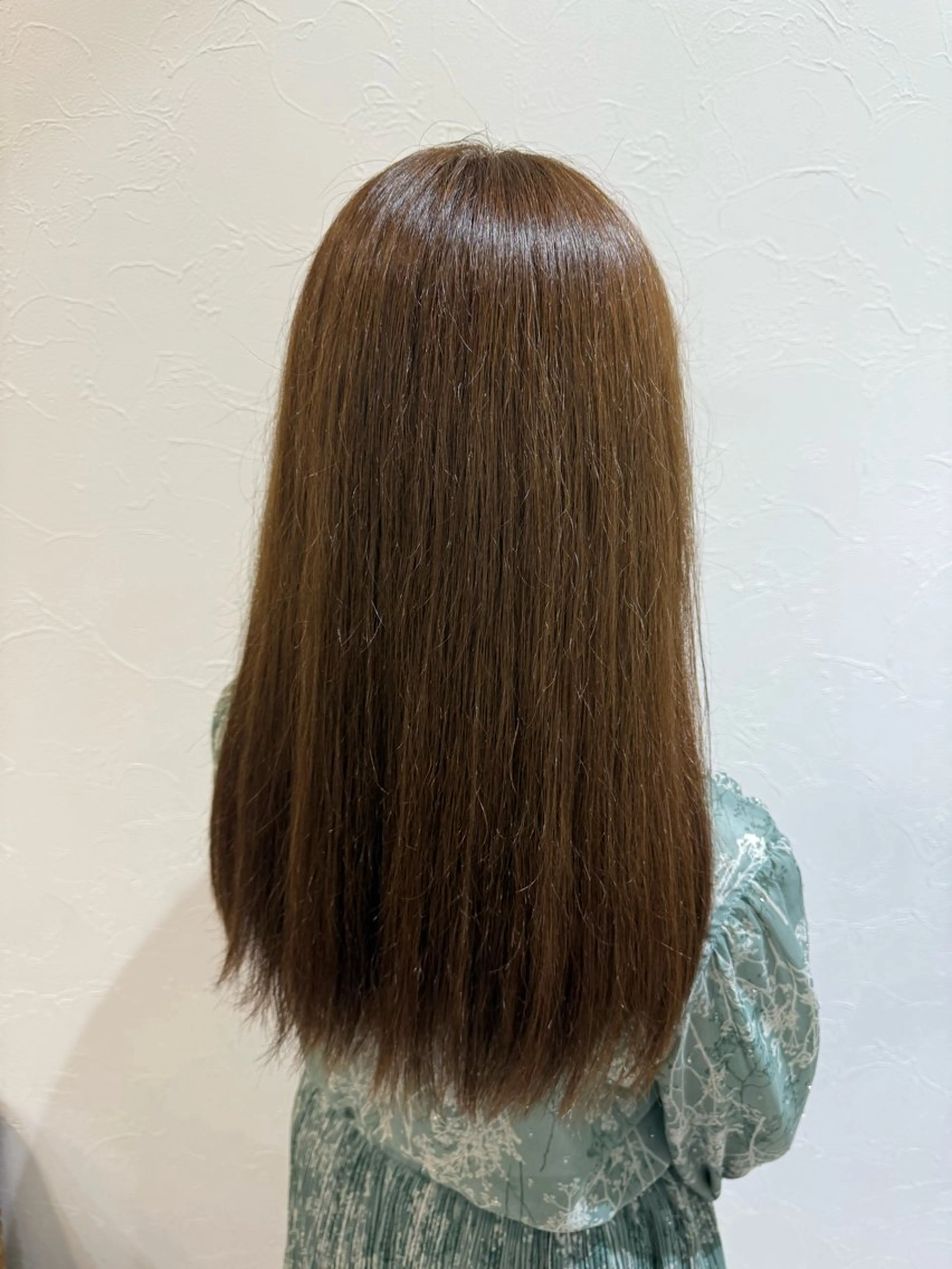 ロング カラー ベージュカラー オリーブベージュ ヘアカラー 黒地 陽菜のヘアスタイル