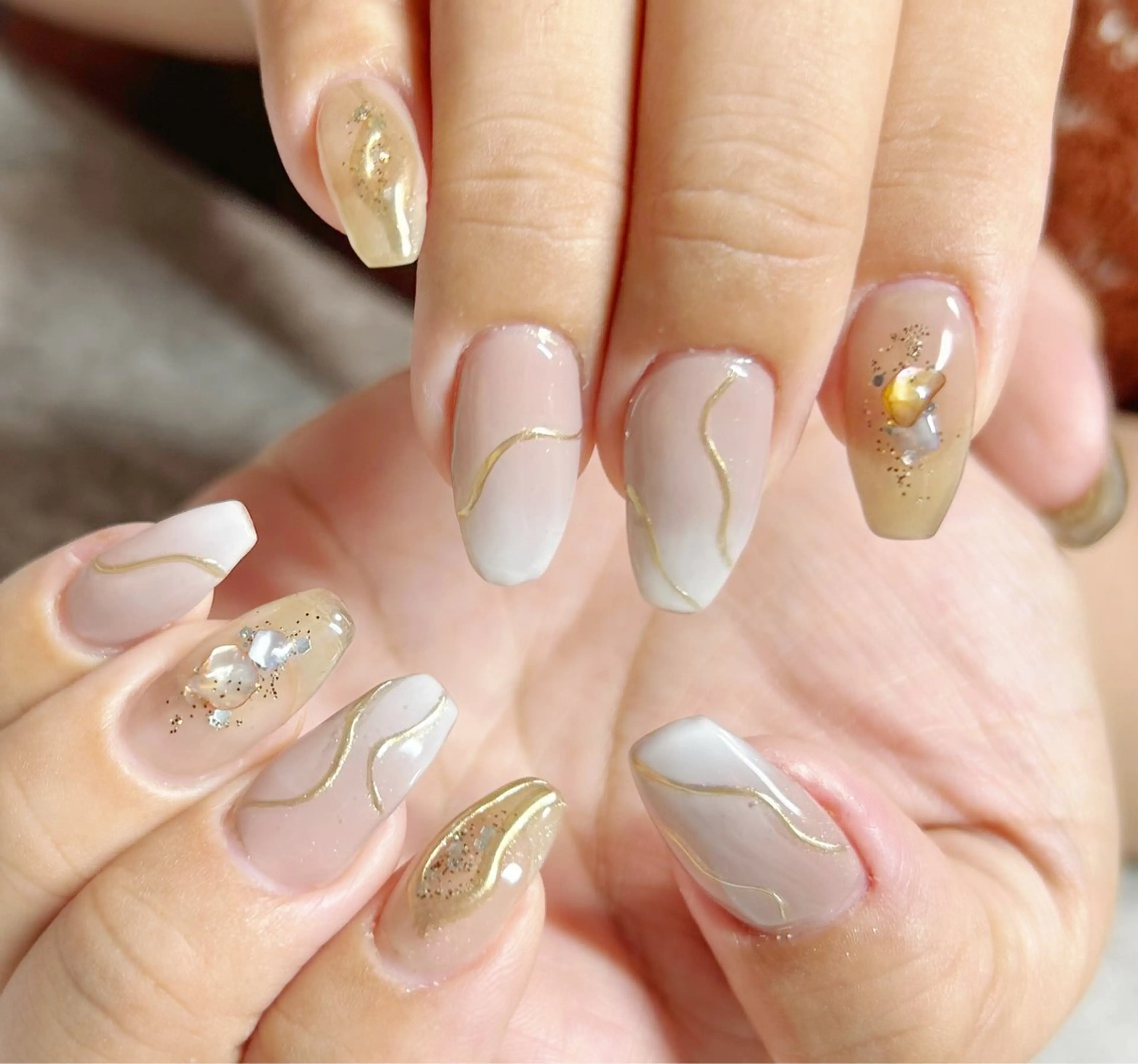 ネイル アートネイル オーロラネイル カジュアル フラッシュネイル フットネイル ハンドネイル ハンドケア Nanala. LUNAのネイルデザイン