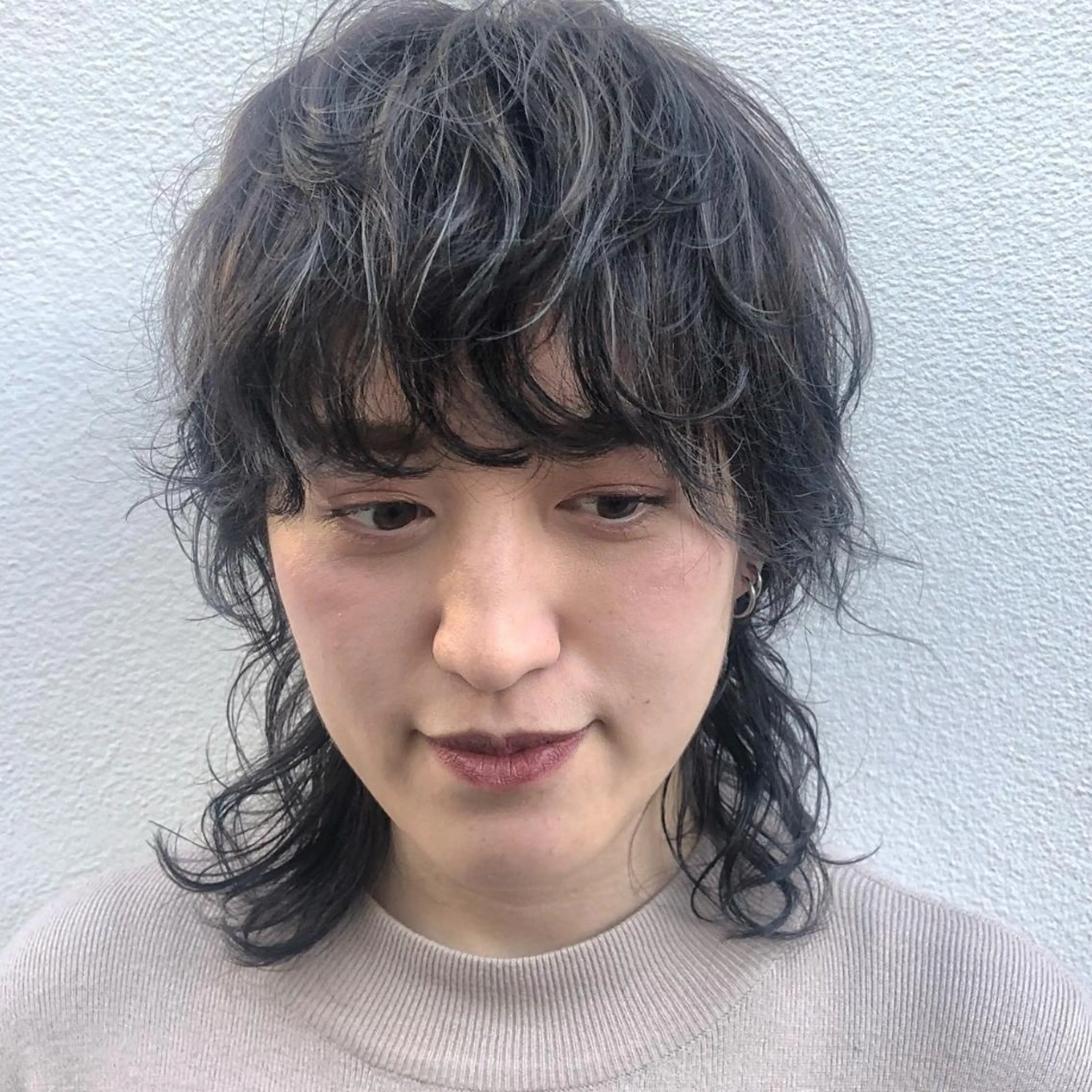 ミディアム ハイライト ウルフカット ヘアカラー トリートメント 透明感・艶カラー/ 坂田友梨奈のヘアスタイル