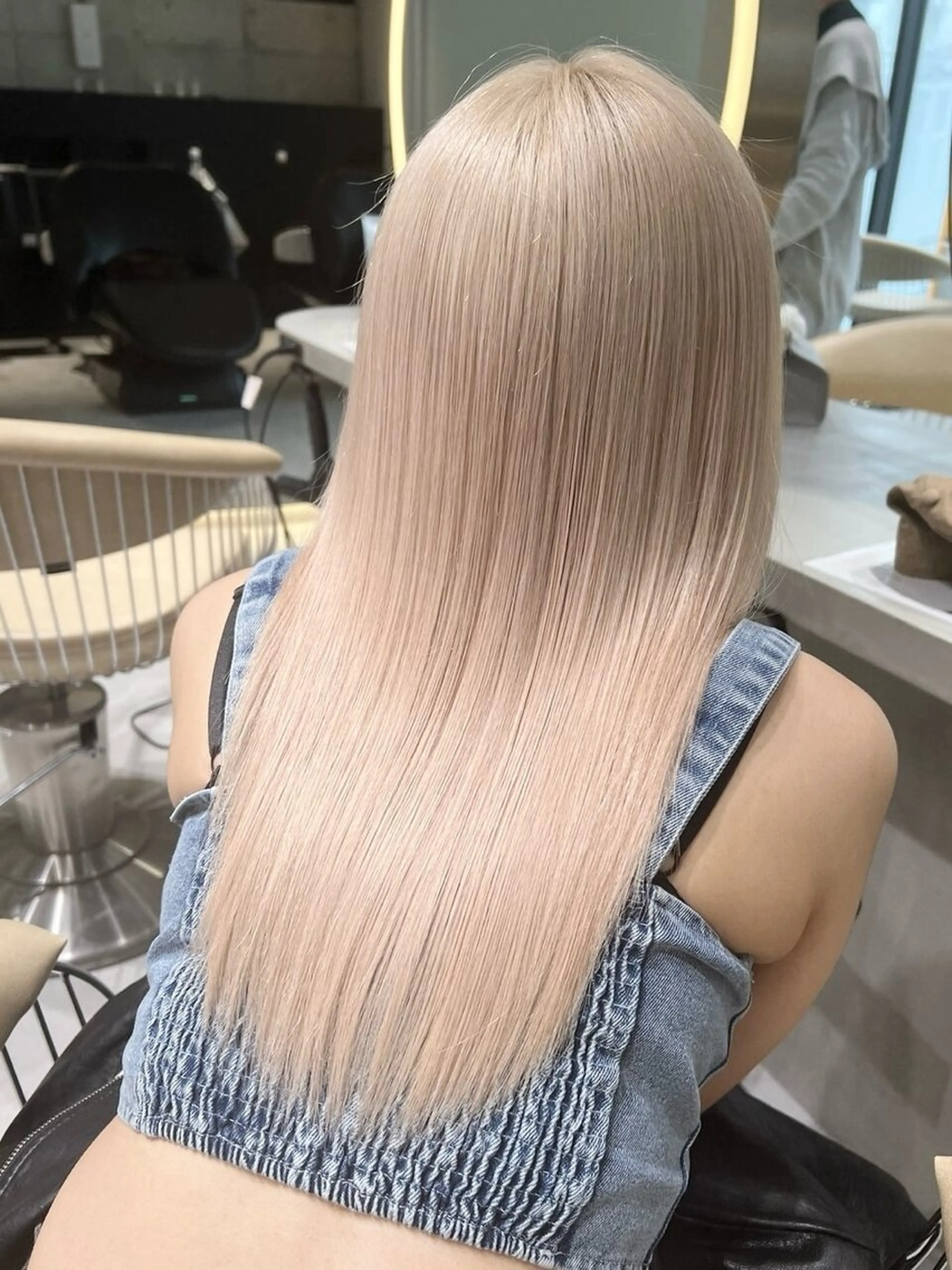 ロング カラー ヘアカラー トリートメント Lond Le'a /ハイトーンカラーのヘアスタイル