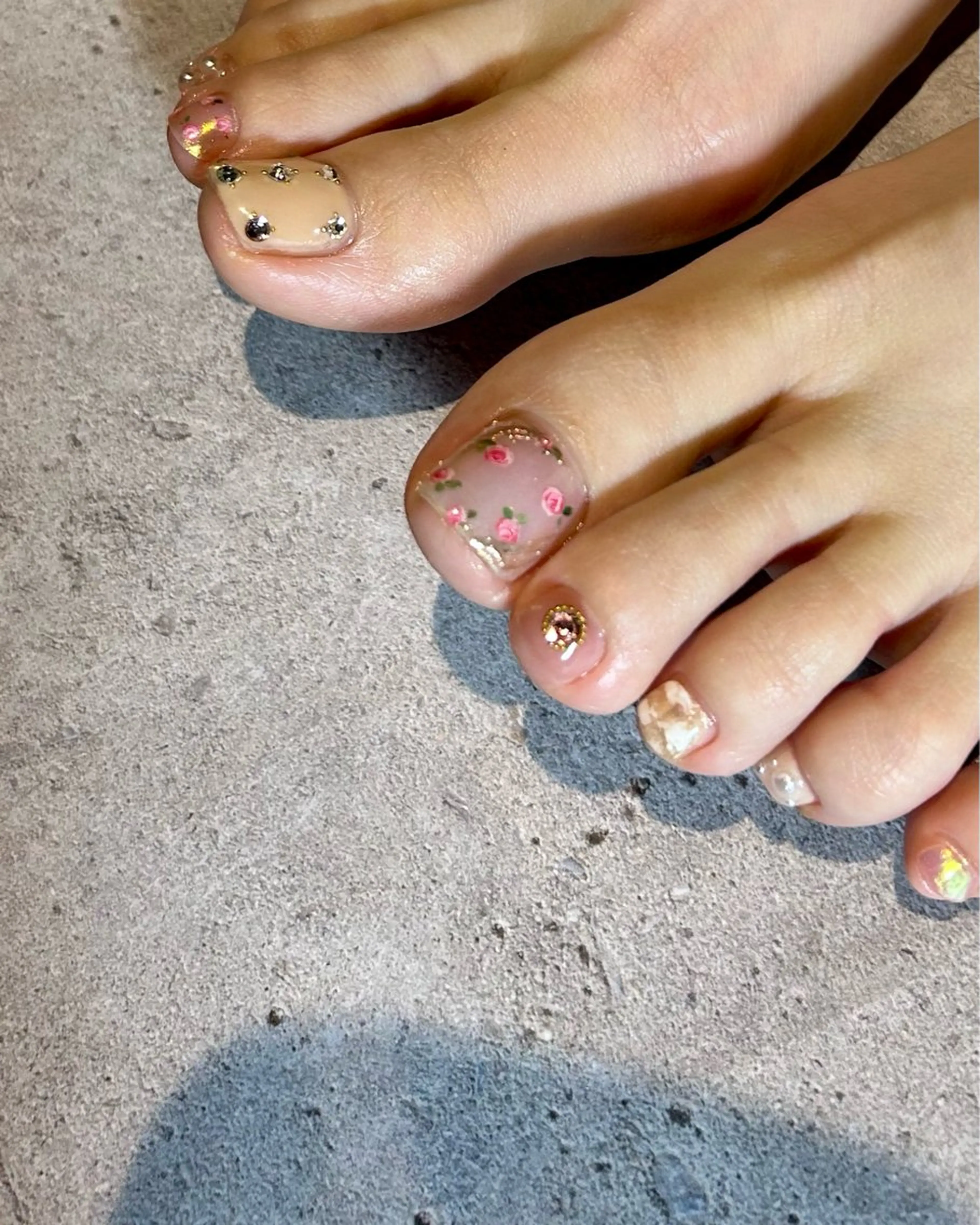 ネイル ガーリー 持ち込み ニュアンスネイル フットネイル Reflection marikoのネイルデザイン