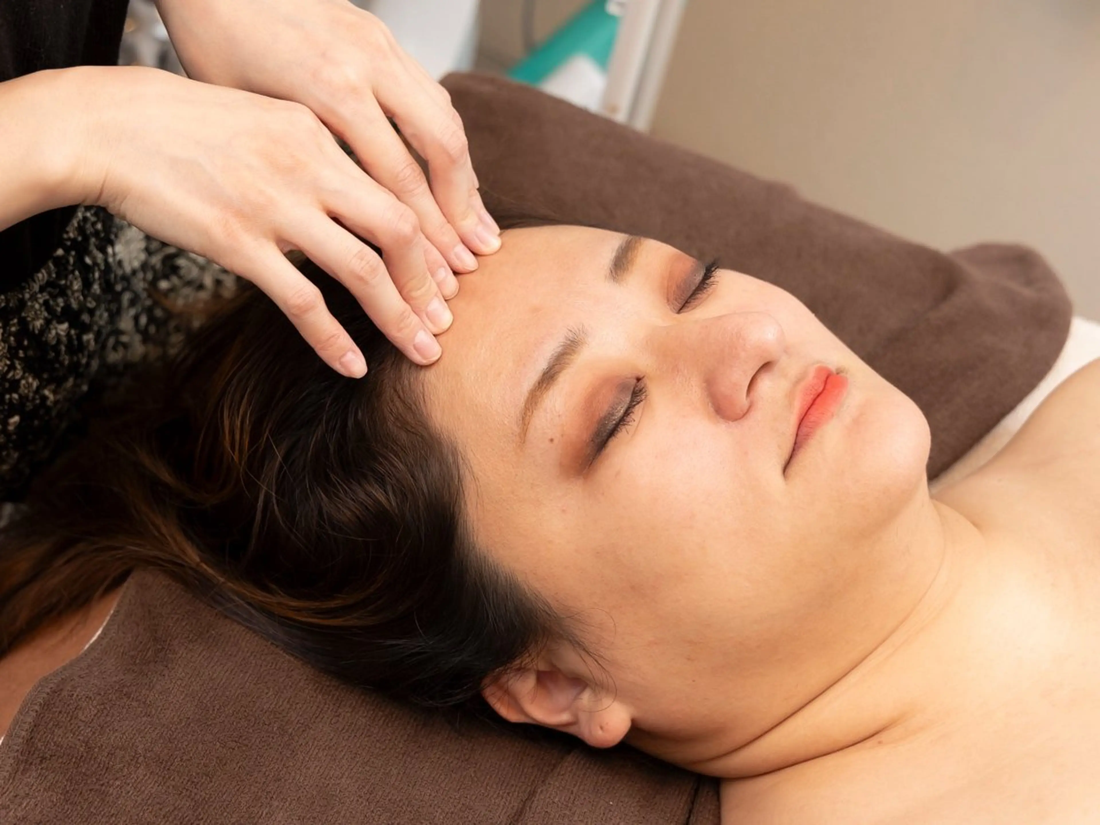 【ミニモ特別クーポン凝りケア!ヘッドスパ+10分無料】小顔疲労解消★頭蓋骨矯正(ヘッドスパ+10分)+整顔＋首肩リンパの写真