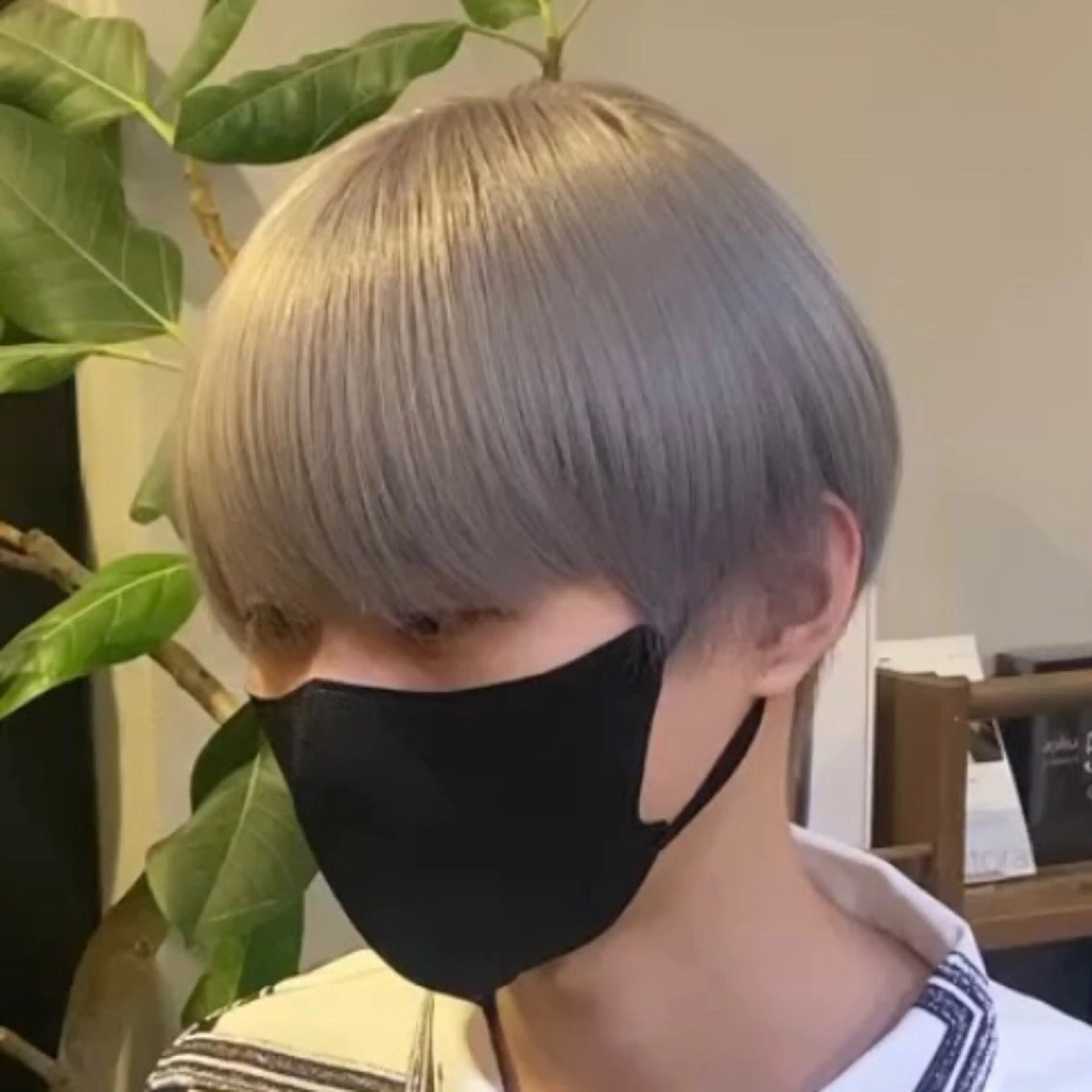 ショート カラー ブリーチ ヘアカラー トリートメント ハイトーン/レイヤー カット/TAKEのヘアスタイル