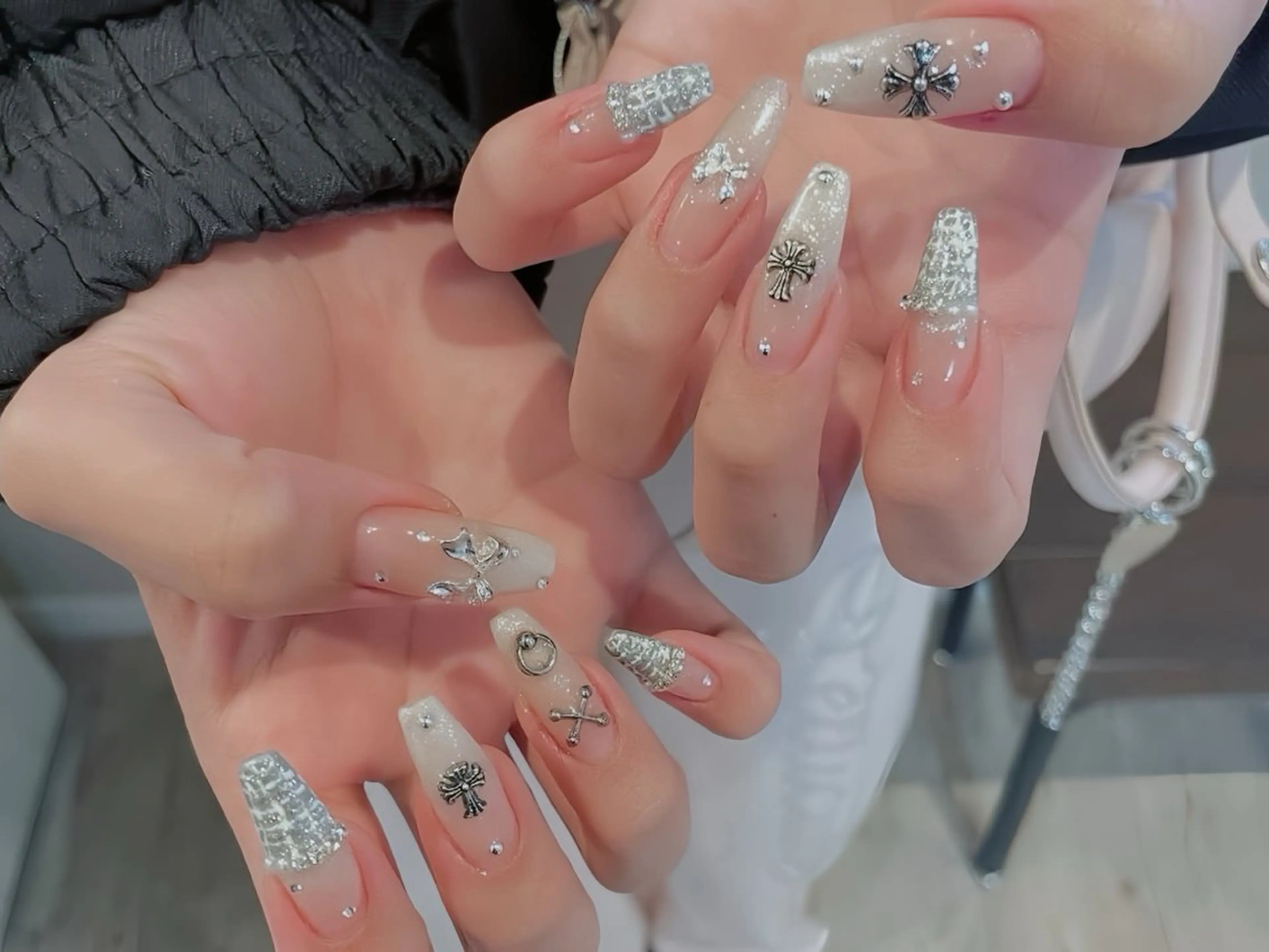 ネイル ボルドー フレンチネイル グラデーション キラキラネイル 韓国ネイル ハンドネイル Rin Nail 新大久保店のネイルデザイン