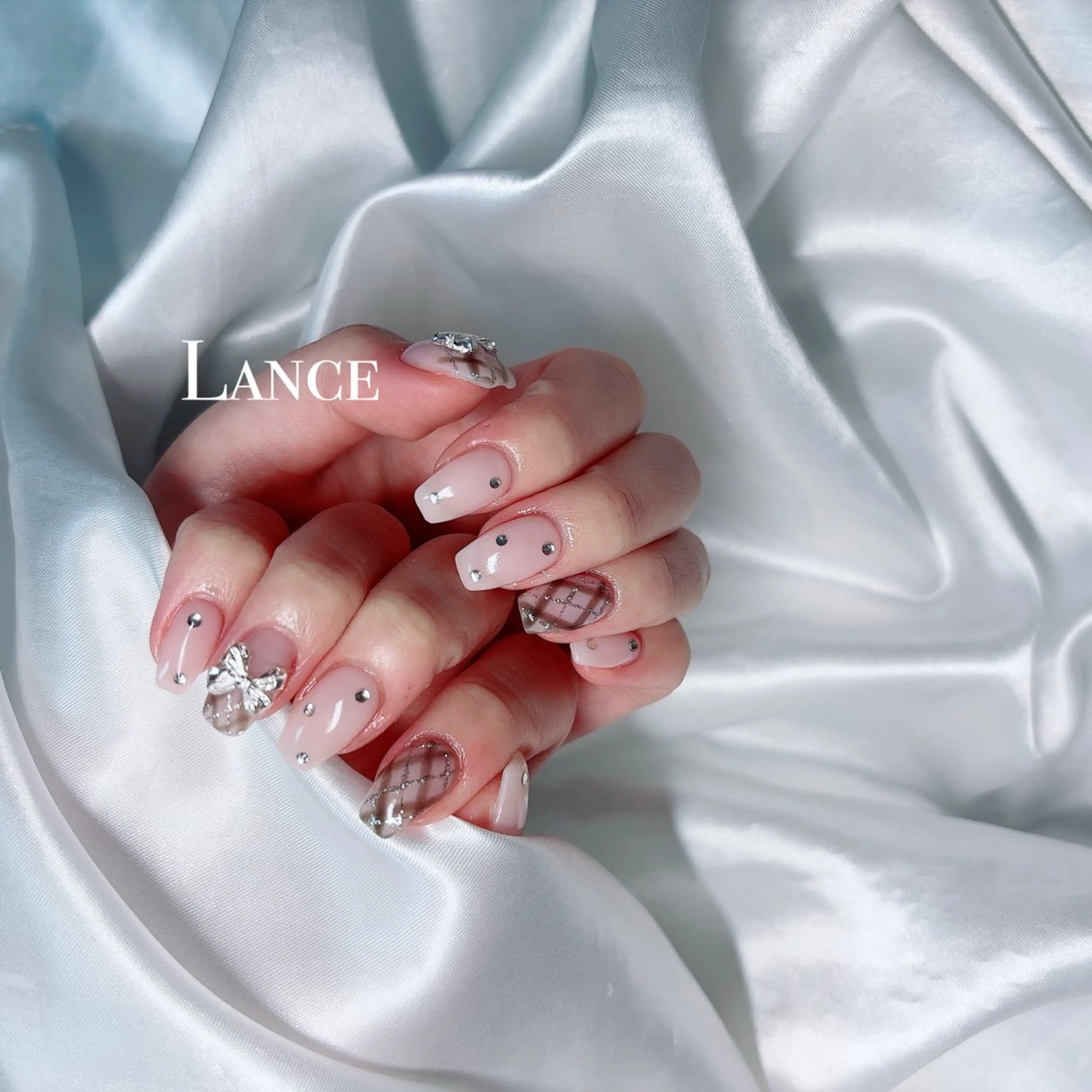 ネイル キラキラネイル 韓国ネイル 冬ネイル クリスマス ハンドネイル Lance nailのネイルデザイン
