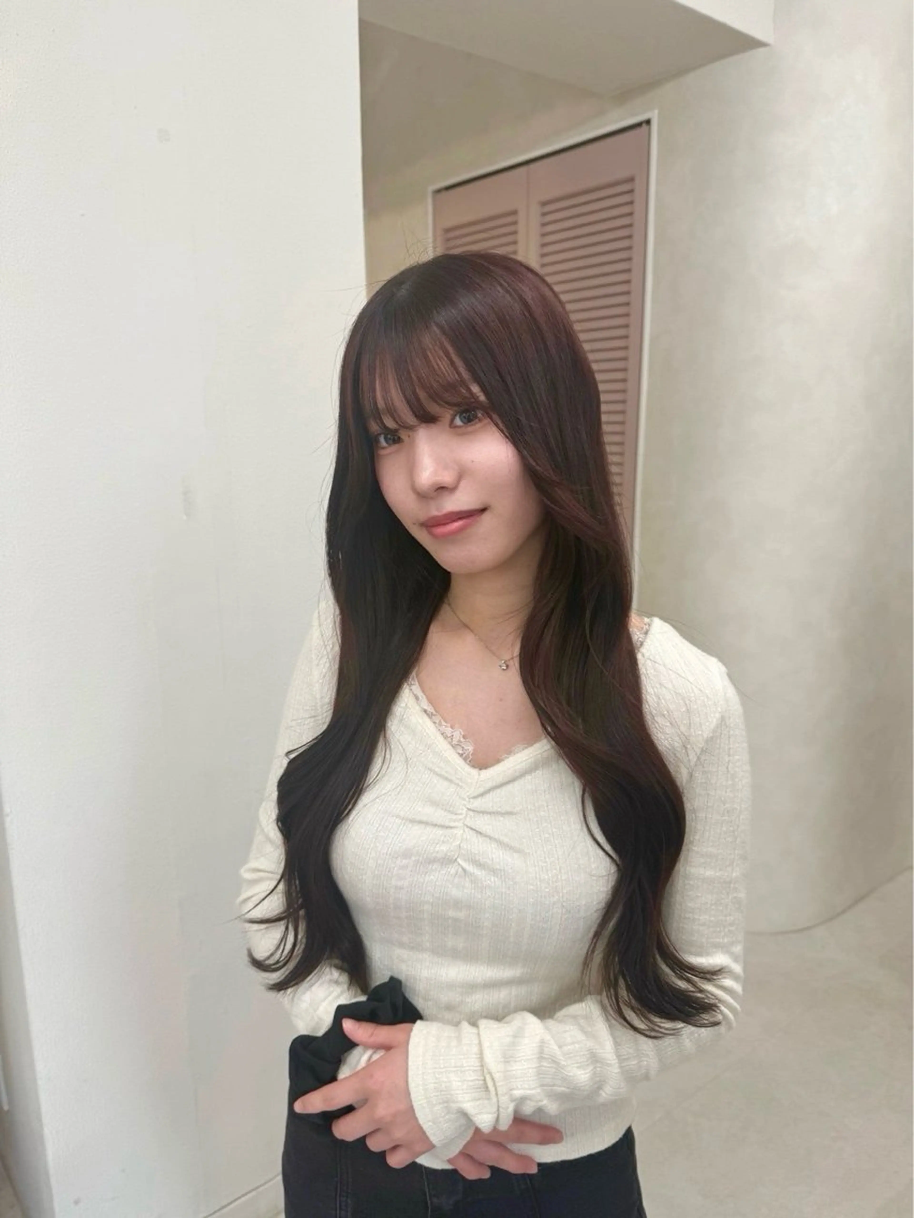 ロング カラー SLASHスラッシュ 小西結奈のヘアスタイル