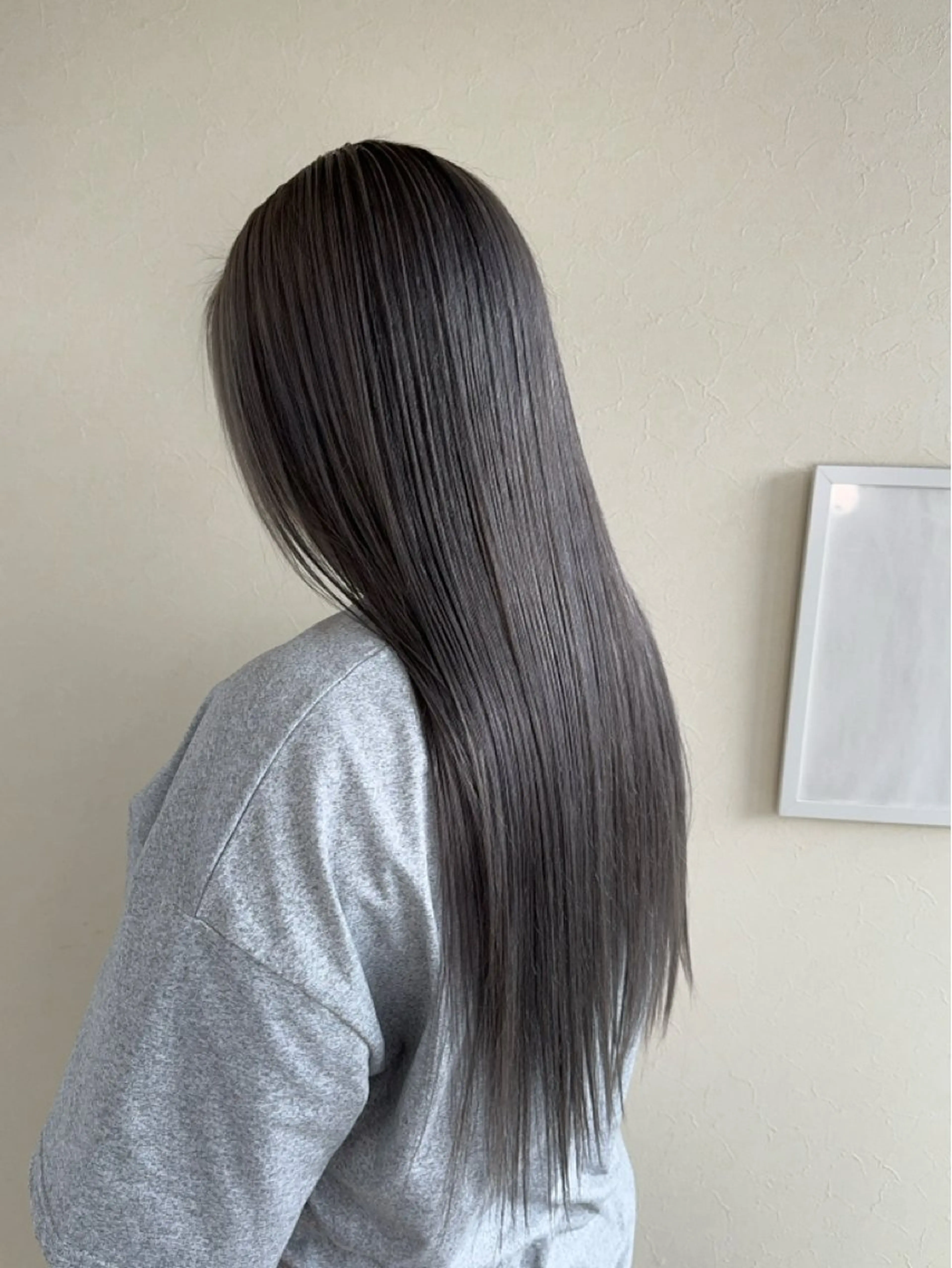 ロング カラー シルバー カット ヘアカラー トリートメント ハイライトカラー✨ グレージュ✨鎌倉光洋のヘアスタイル