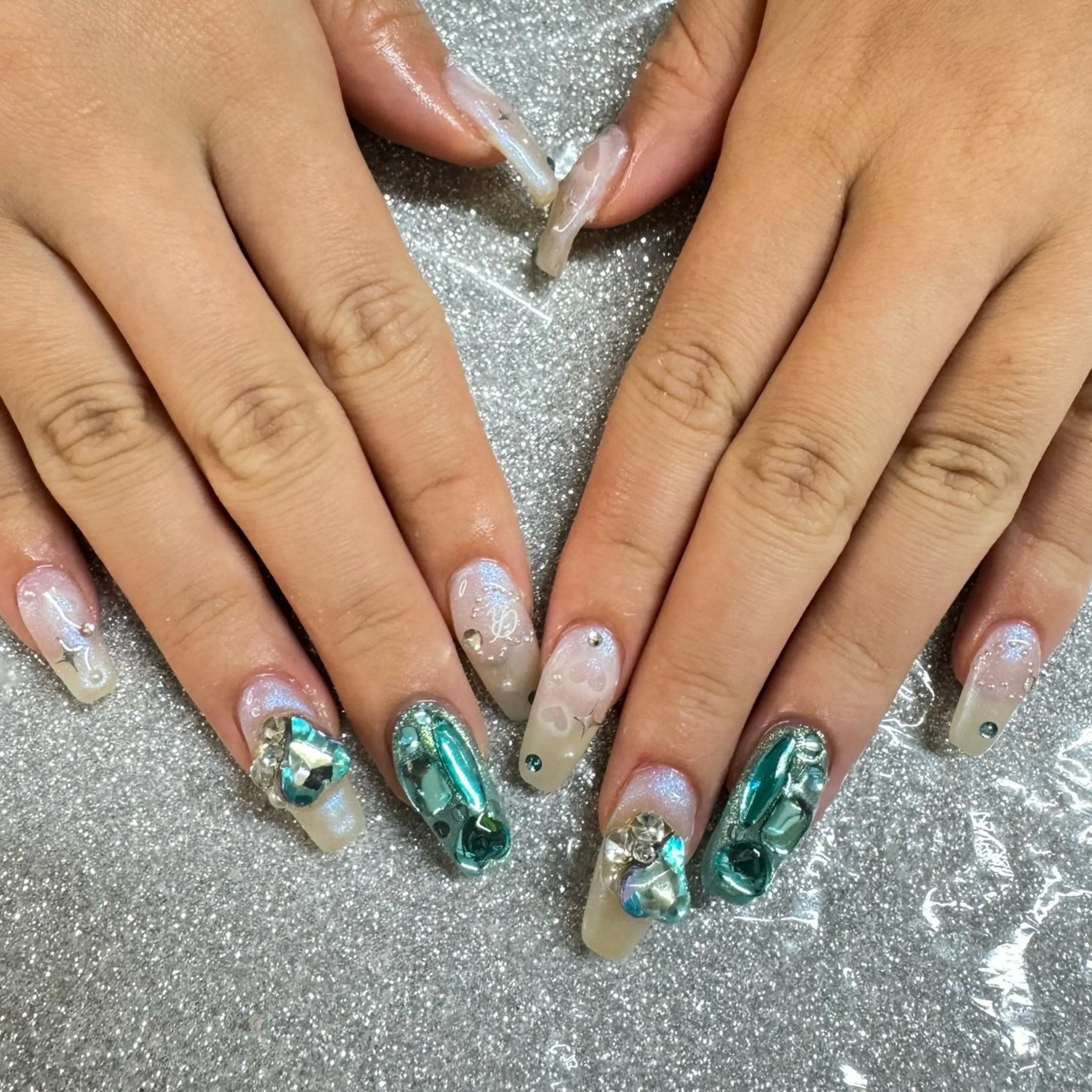 ネイル ハンドネイル VIERU 🌈🎀💖のネイルデザイン