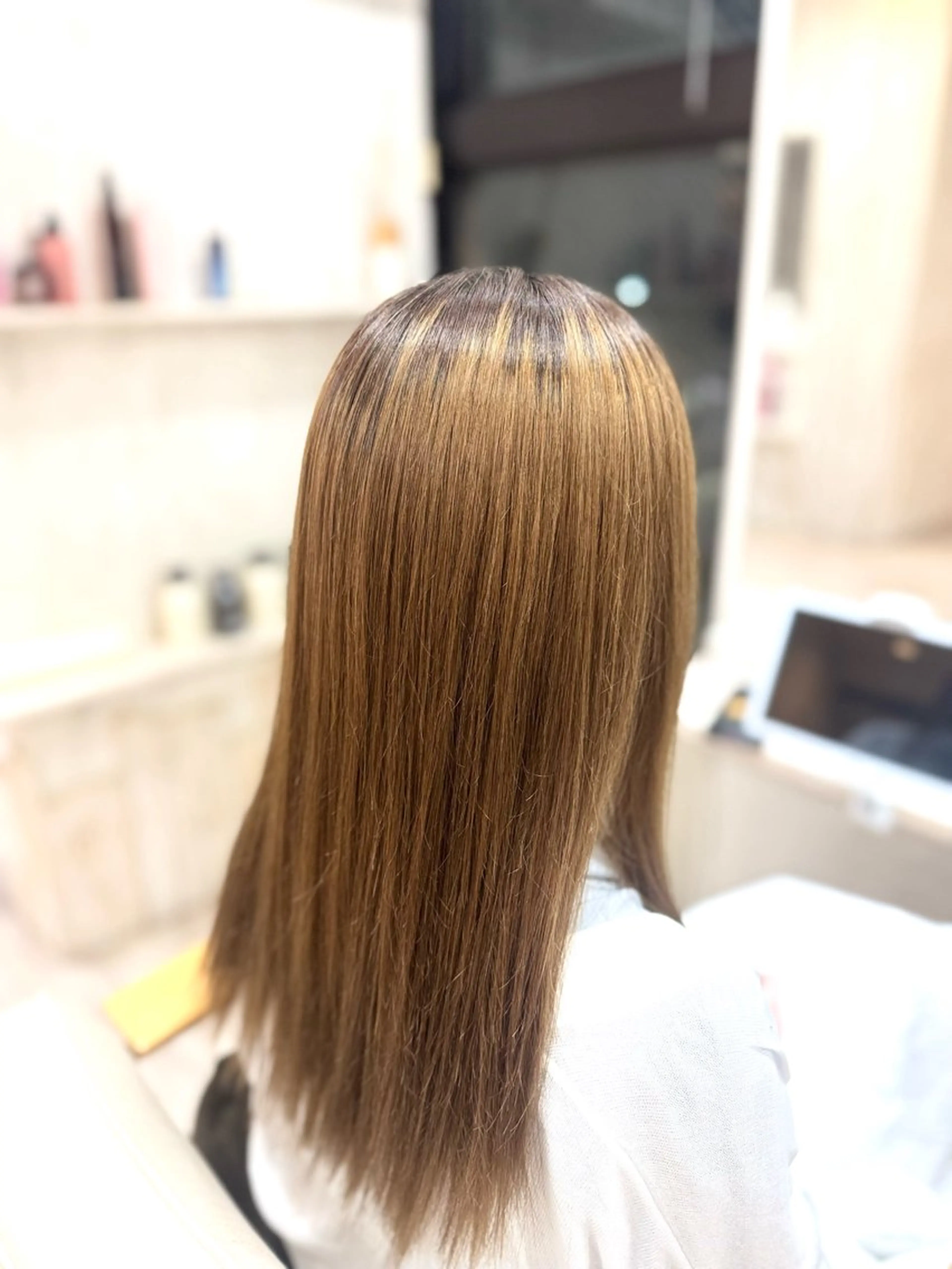 セミロング カット 縮毛矯正 トリートメント イルヘアーライラ所属・美髪専門美容師 SHUのヘアスタイル