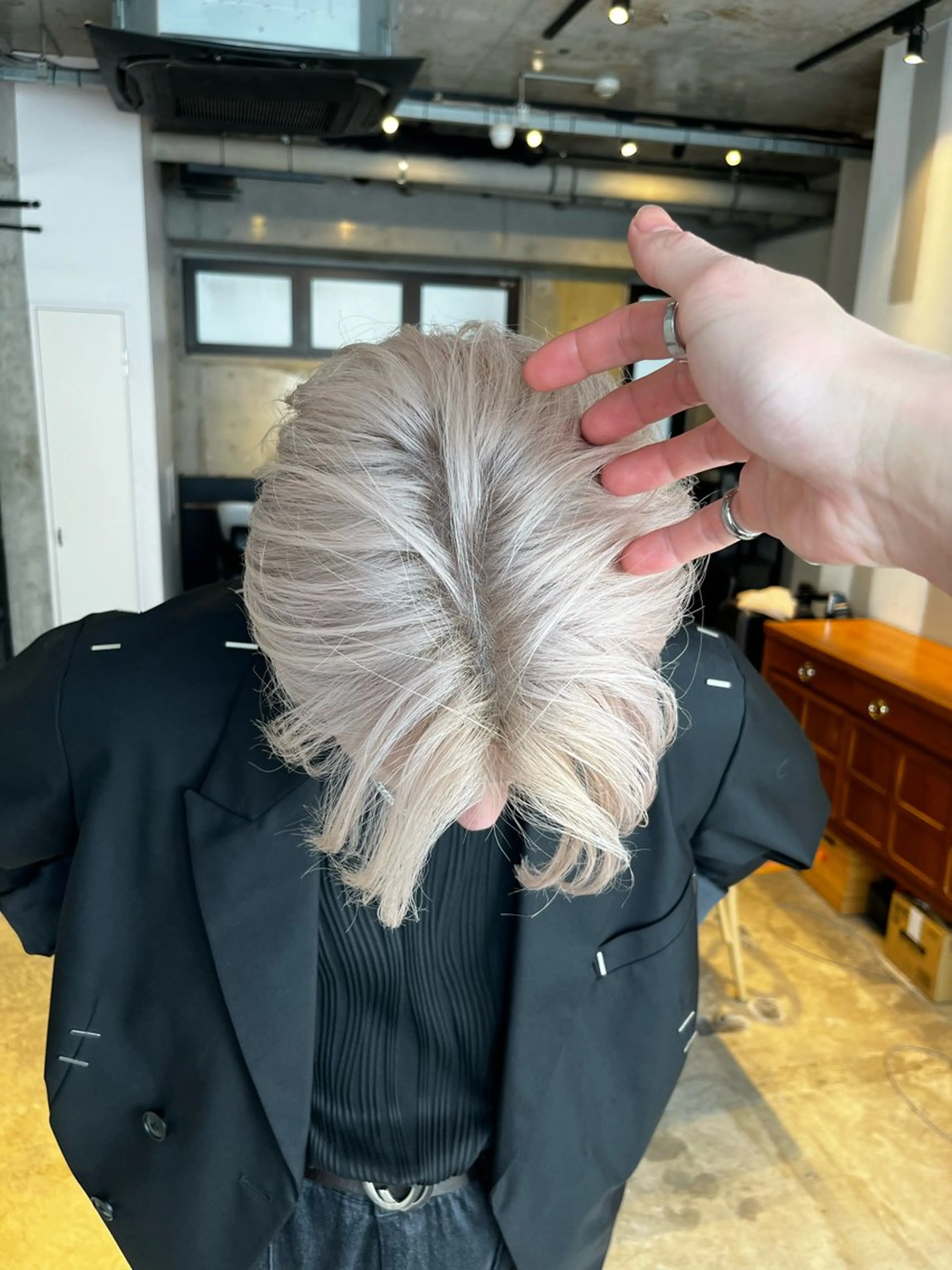 カラー ヘアカラー ウルフとデザイン カラーの神のヘアスタイル