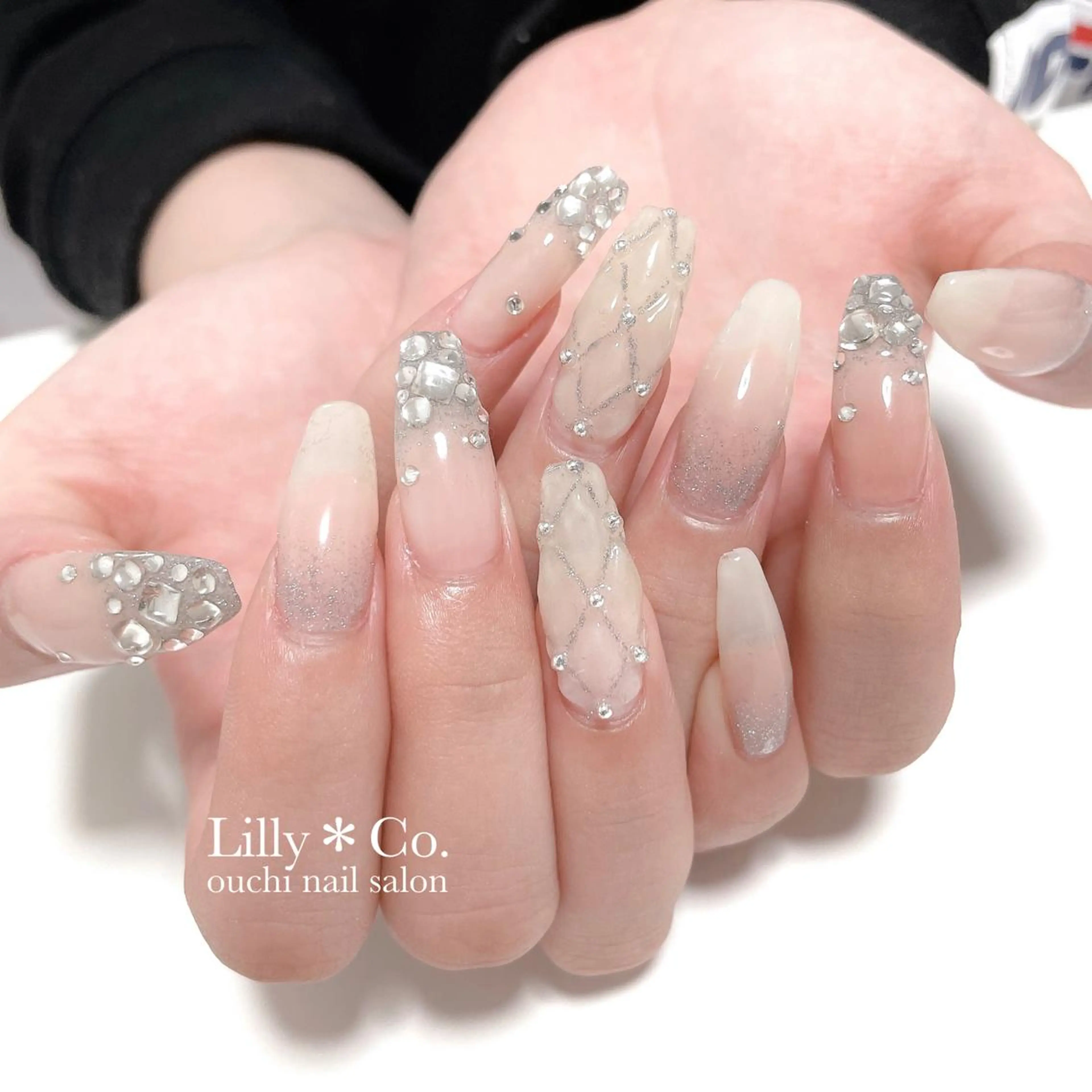 ネイル 長さ出し ジェルネイル ネイルチップ Lilly Co.のネイルデザイン