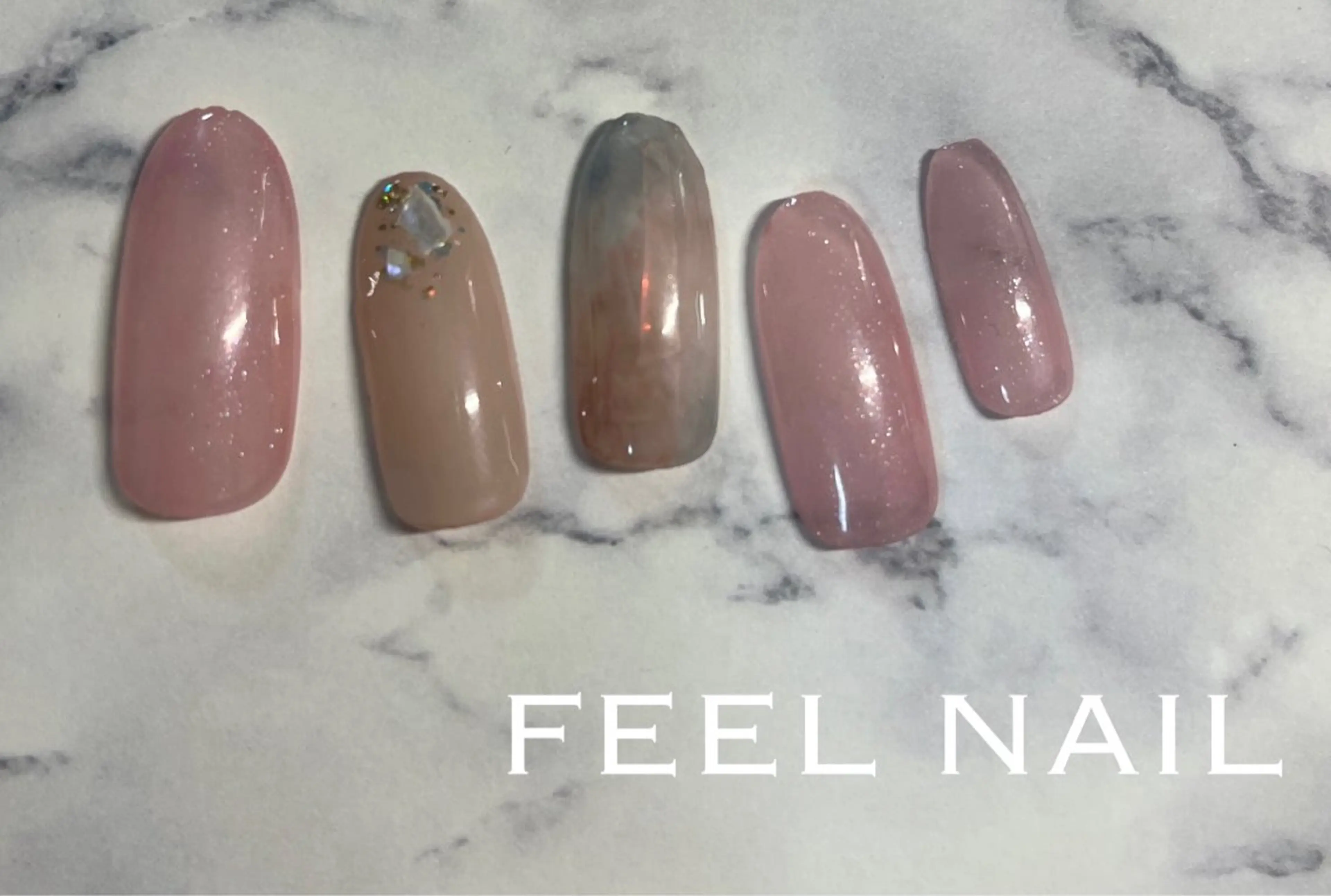 ネイル アートネイル ニュアンスネイル シンプルネイル ネイルチップ 秋好 悠のネイルデザイン