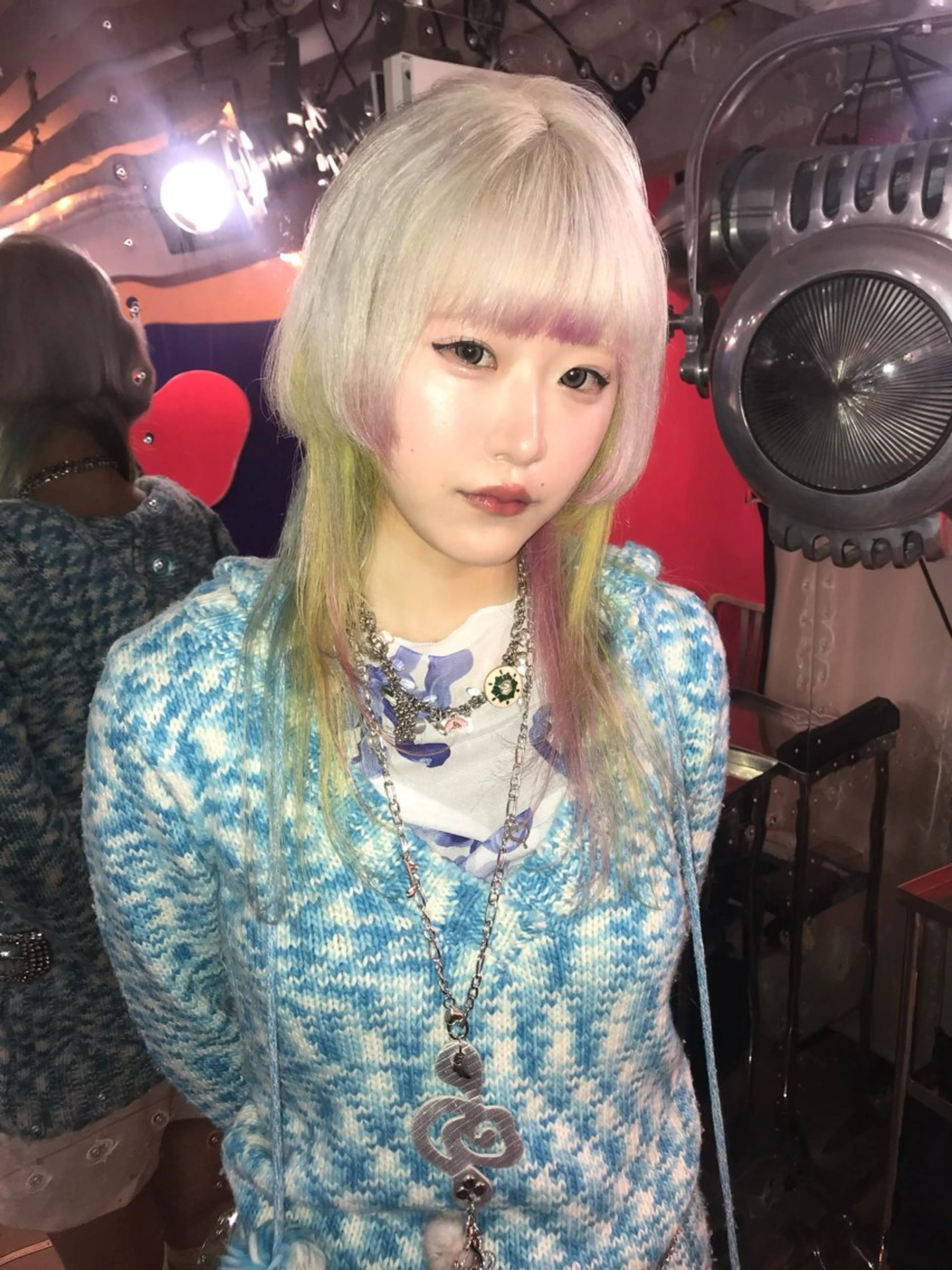 セミロング カラー ヘアカラー トリートメント ヘアセット HARUNA/原宿/ デザイン/ハイトーンのヘアスタイル